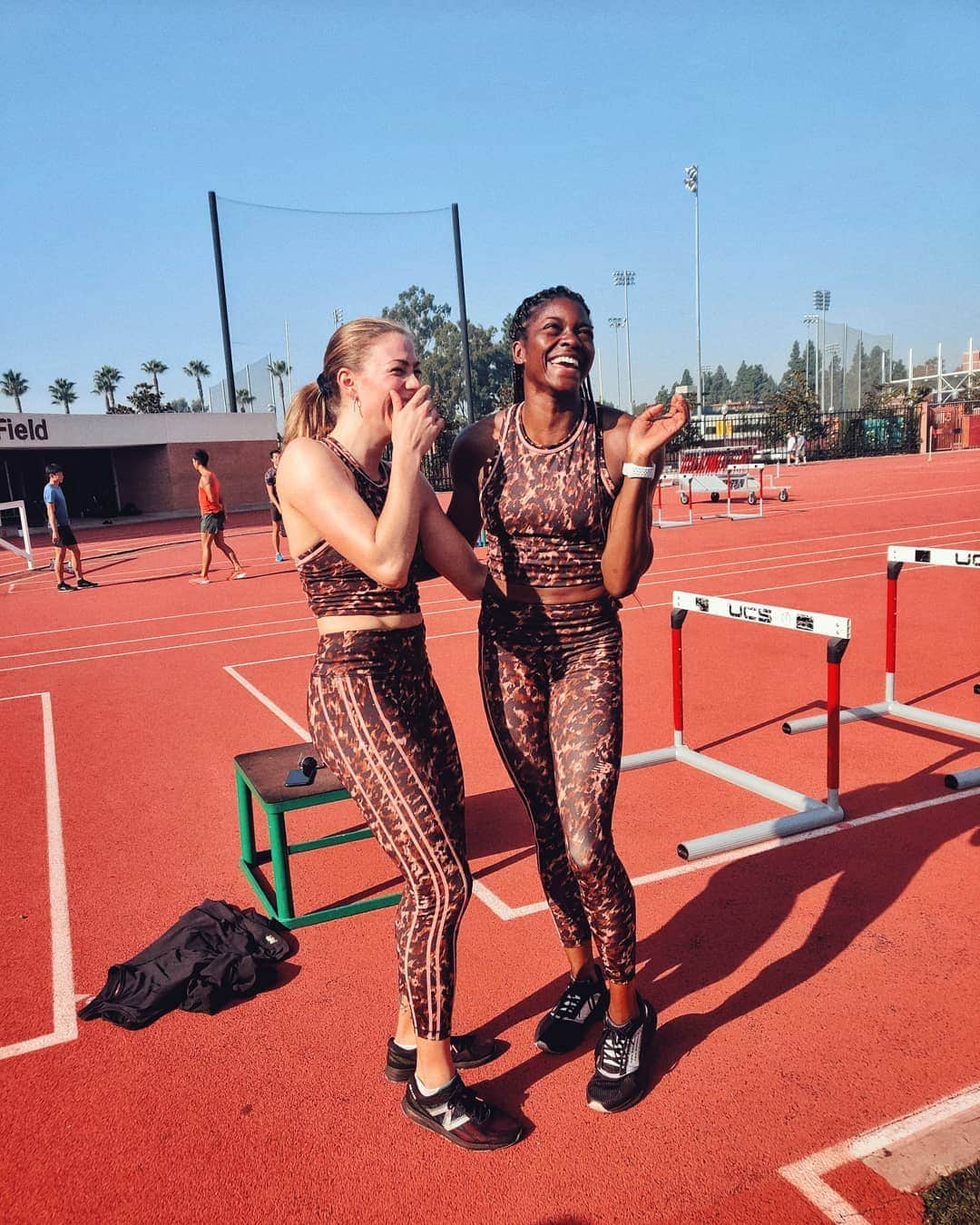 イザベル・ペダーセンさんのインスタグラム写真 - (イザベル・ペダーセンInstagram)「The one day @kendi_kendall and I showed up (unplanned) as 🐆 twins to practice👌🏻 Also, wish this picture has sound... A special someone was making some serious cat sounds while he asked us to show off our claws 😂 #NBathlete #TeamNB」1月1日 6時00分 - isabellepederse