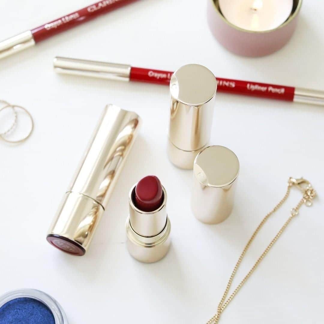 Clarins Canadaさんのインスタグラム写真 - (Clarins CanadaInstagram)「Irresistible lips for that midnight kiss with Joli Rouge!💋🎉 ⁣__________ ⁣Une bouche irrésistible pour le baiser de minuit avec Joli Rouge !💋🎉 ⁣. ⁣. ⁣. ⁣📸 : @clarinsuk ⁣#Clarins #ItsAllAboutYou #ClarinsMakeup #HappyNewYear」1月1日 6時00分 - clarinscanada