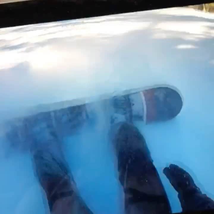 ジェイコブ・ダルトンのインスタグラム：「Sliding into the New Year nice and smooth 😂😂 Happy new year everyone! Whether it was a good, bad or just okay 2019 look forward to having a great 2020 🤘🏼 #NewYear」