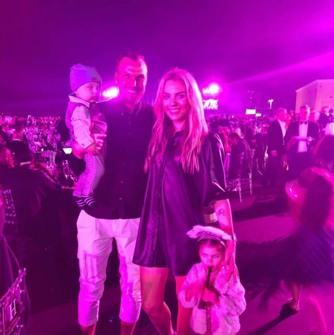 ケヴィン・グロスクロイツのインスタグラム：「Happy new year from Dubai 💯👊🏻」