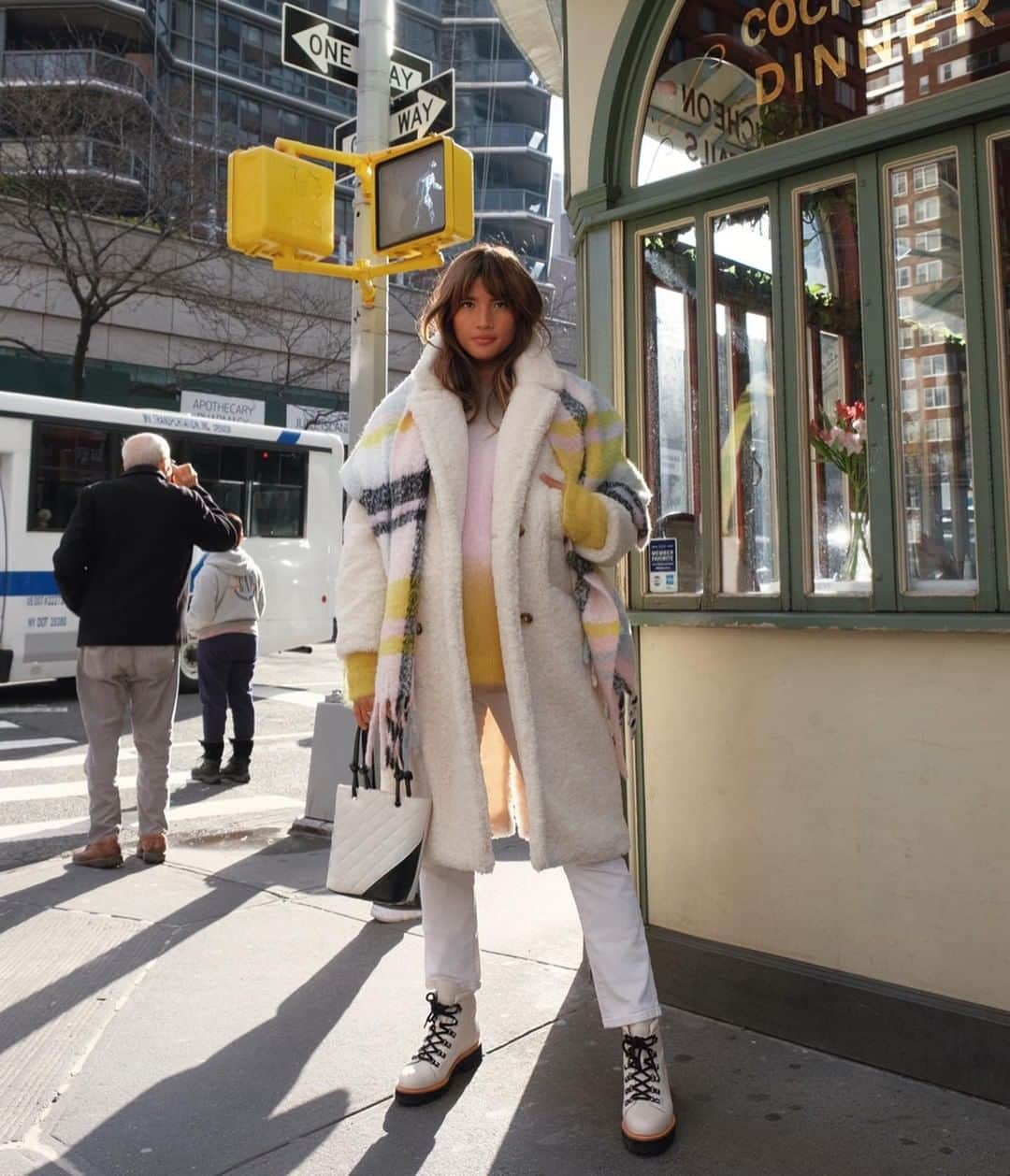 カレントエリオットのインスタグラム：「daily denim inspo – the #nye edition c/o @rocky_barnes」