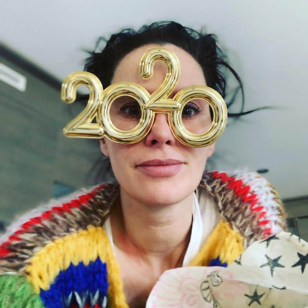 レナ・ヘディのインスタグラム：「I don’t think I’m going to make the midnights ... So Happy New fucking Year to you all. May it be Aces , may you grab it by the nuts and explode in success !! Wrestle your demons into peaceful submission. And tell those you love just that.  Peace and mental health in abundance 🧡🙌⭐️🥳」