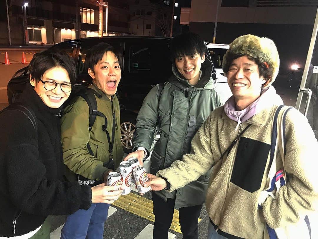 高見雄登のインスタグラム：「あけましておめでとうございます。 #キリンラガー おもろくてやさしくてかっこいい人たちに囲まれて年を越せました。 肉離れで動けなくて天井と壁を交互に見つめてた去年の元旦とはくらべもんにならん好スタートです。 ありがとうございます！」