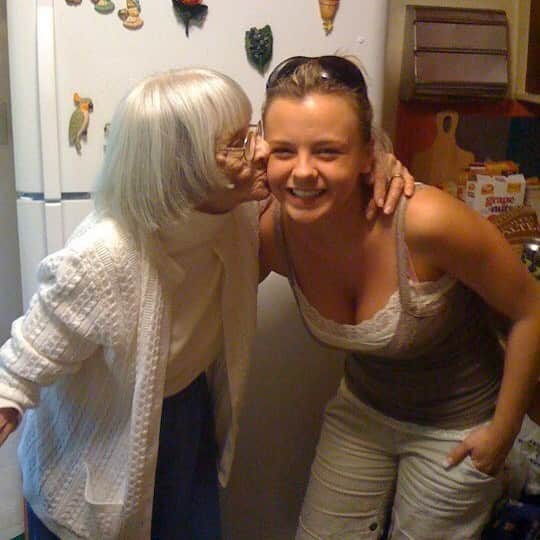 ブリー・オルソンのインスタグラム：「‪My favorite photo from a decade ago with my late grandmother, my hero, a holocaust survivor and forever my best friend. Her strength is within me always, cheers to 2020 and many new and exciting memories with the people I still have and cherish. ‬」