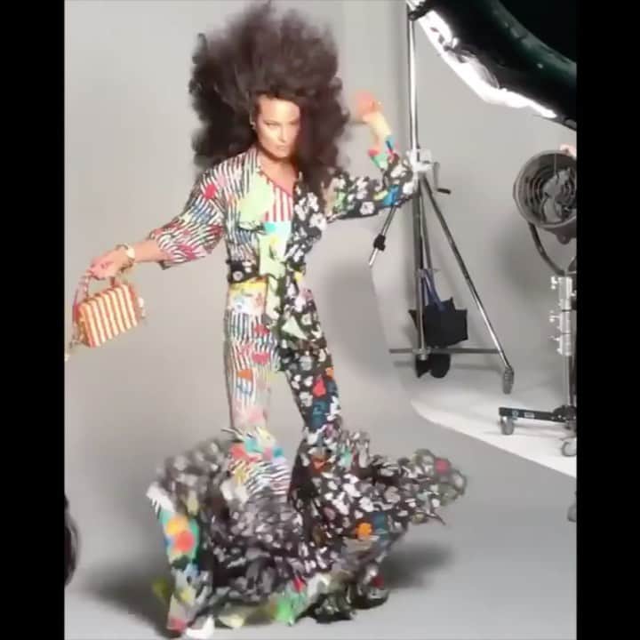 セレステ・バーバーのインスタグラム：「Alright 2020 let’s do this!  #celestechallengeaccepted  #celestebarber #funny #shalomharlow」