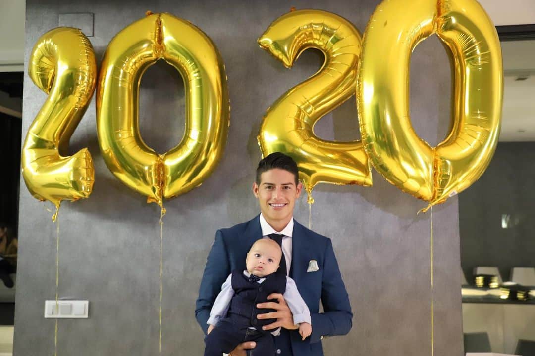 ハメス・ロドリゲスのインスタグラム：「Feliz año para todos 🎆🎊 2020🔥😍」