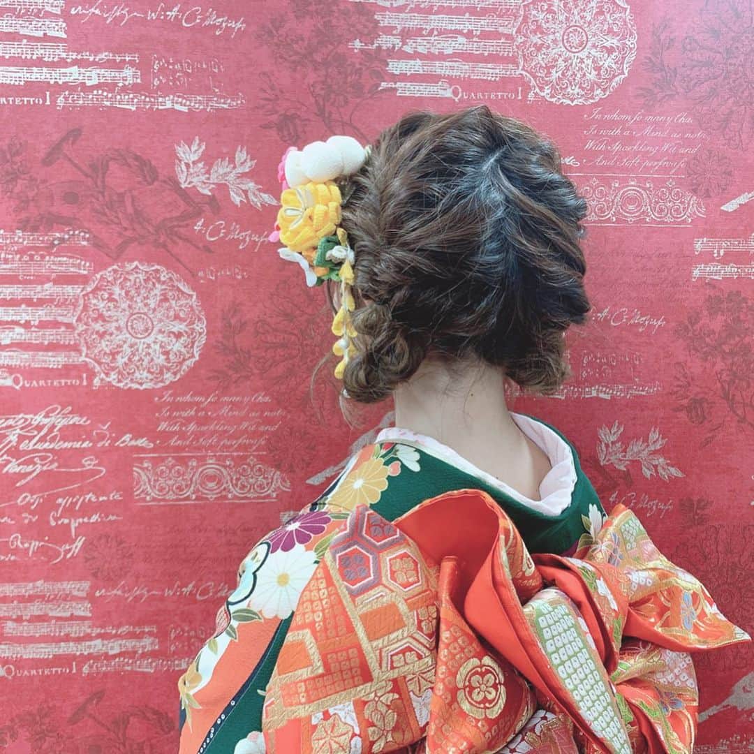 夏川愛実のインスタグラム：「ㅤㅤㅤㅤㅤㅤㅤㅤㅤㅤㅤㅤㅤ ㅤㅤㅤㅤㅤㅤㅤㅤㅤㅤㅤㅤㅤㅤㅤㅤㅤㅤㅤㅤㅤㅤㅤㅤㅤㅤㅤ あけましておめでとうございます🎍 2020年ももっと 濃い1年にしていこうね！！ ㅤㅤㅤㅤㅤㅤㅤㅤㅤㅤㅤㅤ 撮影で振袖着たときの ヘアメイクさんにやってもらった ヘアアレンジすごすぎたのでのせます、、 ㅤㅤㅤㅤㅤㅤㅤㅤㅤㅤㅤㅤ ㅤㅤㅤㅤㅤㅤㅤㅤㅤㅤㅤㅤ #2019 → #2020 #晴れ着#あけおめ #ことよろ#新年#謹賀新年 #おーえすゆー#成人式#振袖#成人式ヘア #ヘアアレンジ#振袖ヘア#着物#かんざし #くるりんば#ツインテールアレンジ ㅤㅤㅤㅤㅤㅤㅤㅤㅤㅤㅤ ㅤㅤㅤㅤㅤㅤㅤㅤㅤㅤㅤㅤ」