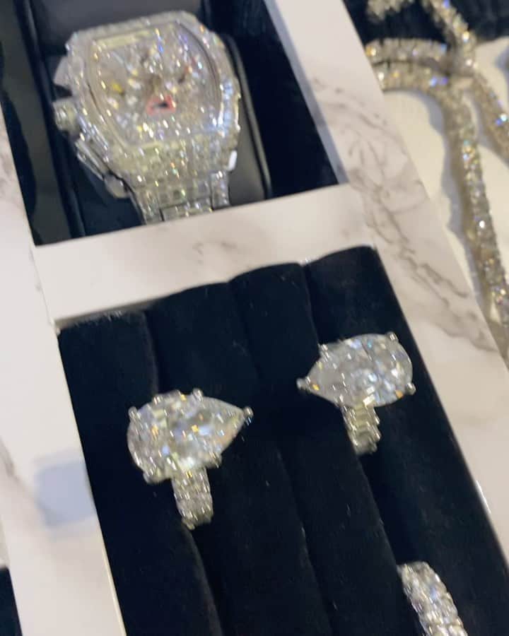 グッチ・メインのインスタグラム：「2020 it don’t make no sense❄️💎」