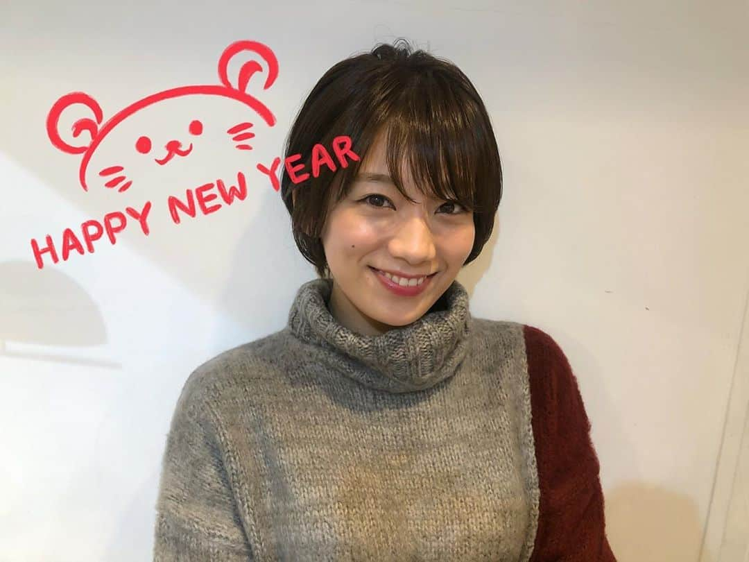 佐藤美希さんのインスタグラム写真 - (佐藤美希Instagram)「2020年明けましておめでとうございます🎍 お正月いかがお過ごしですか？？ 皆様幸せいっぱいの1年になりますように🐭 そして今年も私らしく全力で頑張っていきますので、応援よろしくお願いします✨  #2020 #元旦 #お正月 #新年 #happynewyear  #今年は寝正月にしない #でも実家に帰るとこたつが🤦‍♀️ #ちょっとだけゆっくりのんびり過ごします」1月1日 8時22分 - satomiki0626