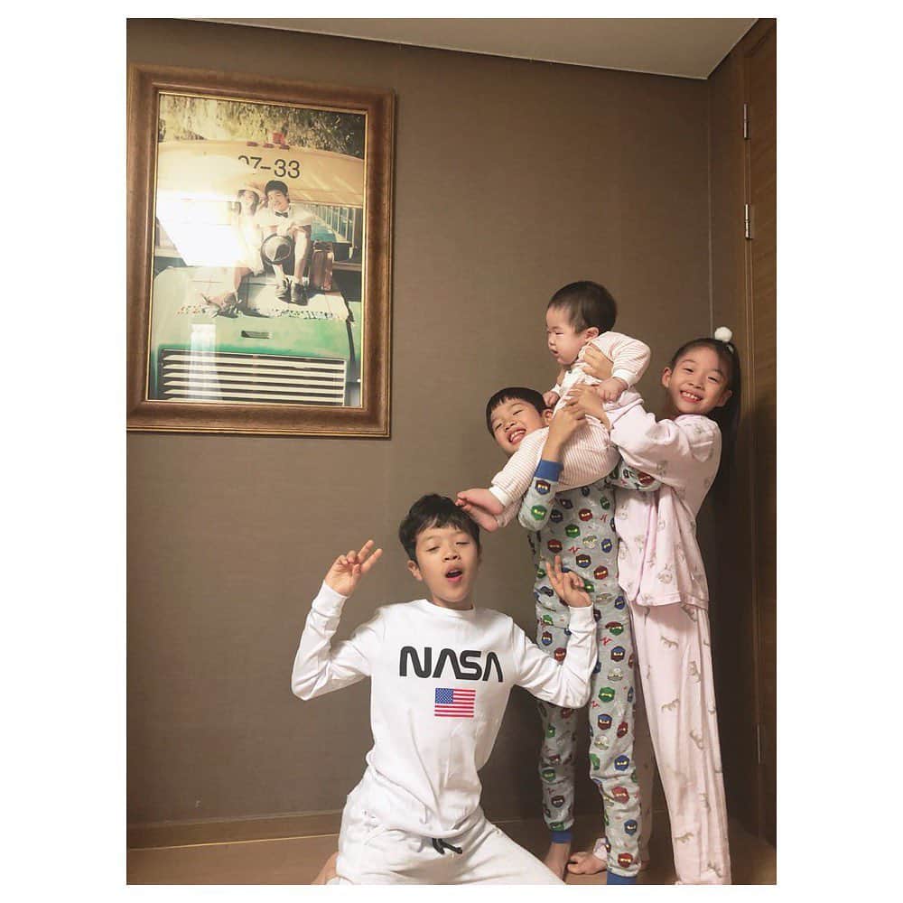 チョン・ソンリョンさんのインスタグラム写真 - (チョン・ソンリョンInstagram)「2020년 새해 복 많이 받으세요!🙇‍♂️ 2020新年あけましておめでとうございます!🙇‍♂️ #HappyNewYear」1月1日 8時33分 - jung.sung.ryong
