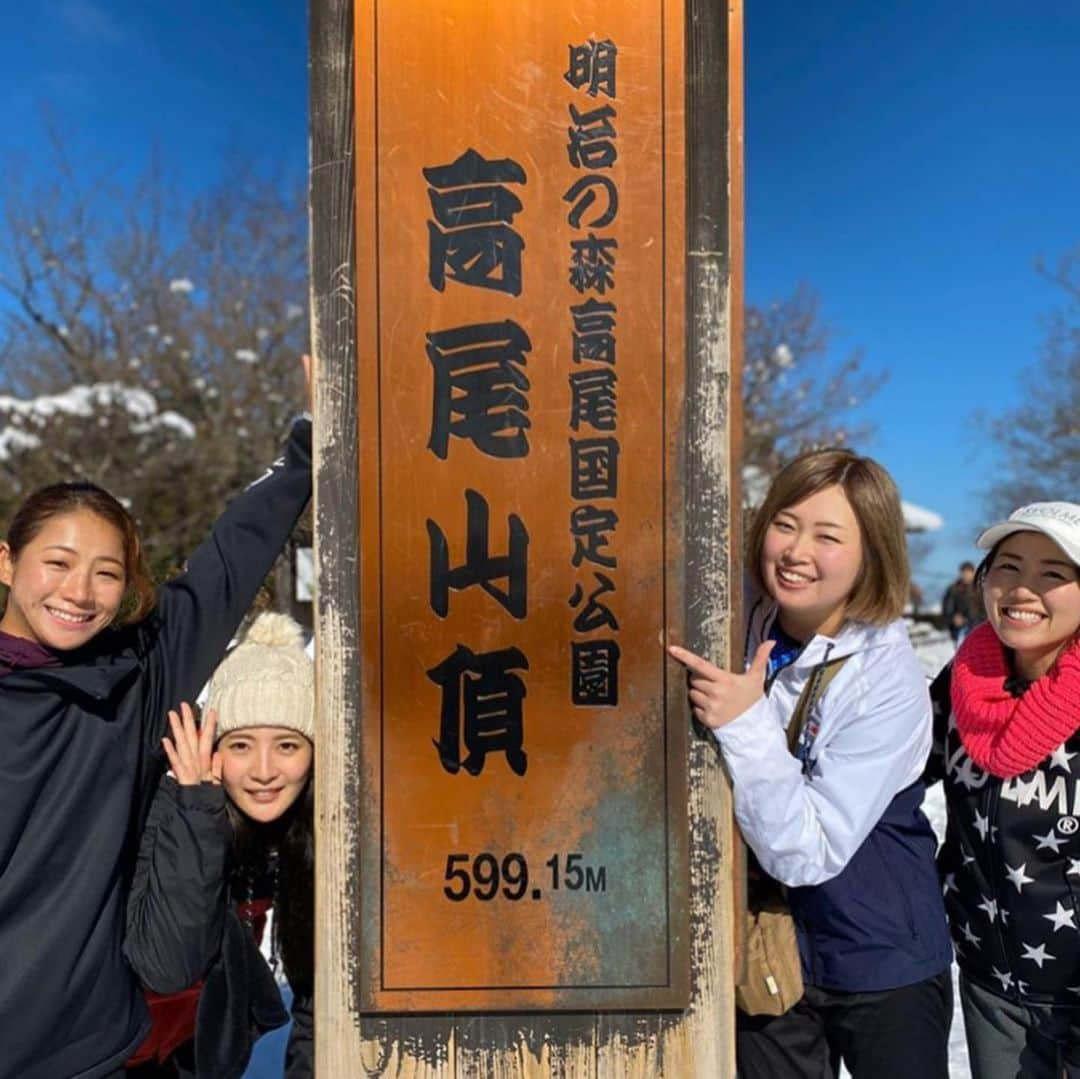 下平夏奈さんのインスタグラム写真 - (下平夏奈Instagram)「新年✨明けましておめでとうございます！  2019年も素敵な出会いがあり、 本当に毎日が楽しく 学びと経験の1年でした☺️ : 2020年はいよいよ オリンピックyear 🇯🇵 : 目標に向かって頑張るアスリートと 一緒にスポーツ界を盛り上げられる活動や アスリートを知ってもらえる交流の場を つくる活動に力を入れていきたいとを思います✨  そして本日‼️ 2020年の1日目は MKCAFEのみなさんと 新宿～横浜の35kmの ウォーキングにチャレンジします☆  天気も良くって ウォーキング日和！  どんな一日になるのか どんな1年になるのか ワクワクです✨  みなさん！ 2020年もどうぞよろしくお願いいたします🙇‍♀️🎍🌅 : : #新年のご挨拶 #明けましておめでとうございます  #ねずみ年 #あけおめ #お正月  #アスリート #スポーツ #セカンドキャリア #オリンピック #Olympic #地方創生 #ごぼう茶」1月1日 8時53分 - kana0412.sss