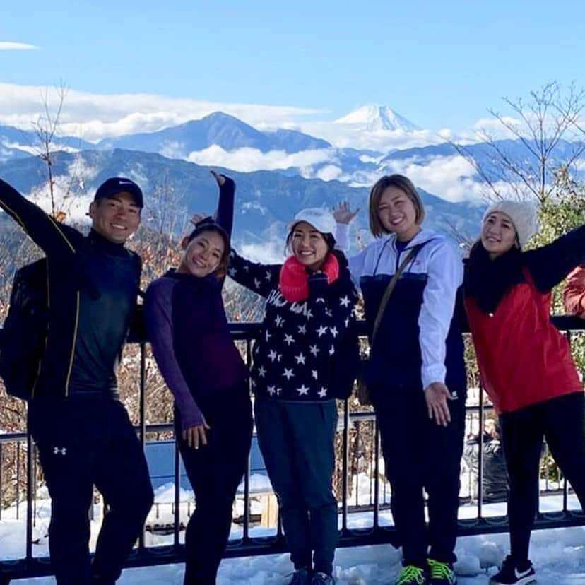 下平夏奈さんのインスタグラム写真 - (下平夏奈Instagram)「新年✨明けましておめでとうございます！  2019年も素敵な出会いがあり、 本当に毎日が楽しく 学びと経験の1年でした☺️ : 2020年はいよいよ オリンピックyear 🇯🇵 : 目標に向かって頑張るアスリートと 一緒にスポーツ界を盛り上げられる活動や アスリートを知ってもらえる交流の場を つくる活動に力を入れていきたいとを思います✨  そして本日‼️ 2020年の1日目は MKCAFEのみなさんと 新宿～横浜の35kmの ウォーキングにチャレンジします☆  天気も良くって ウォーキング日和！  どんな一日になるのか どんな1年になるのか ワクワクです✨  みなさん！ 2020年もどうぞよろしくお願いいたします🙇‍♀️🎍🌅 : : #新年のご挨拶 #明けましておめでとうございます  #ねずみ年 #あけおめ #お正月  #アスリート #スポーツ #セカンドキャリア #オリンピック #Olympic #地方創生 #ごぼう茶」1月1日 8時53分 - kana0412.sss