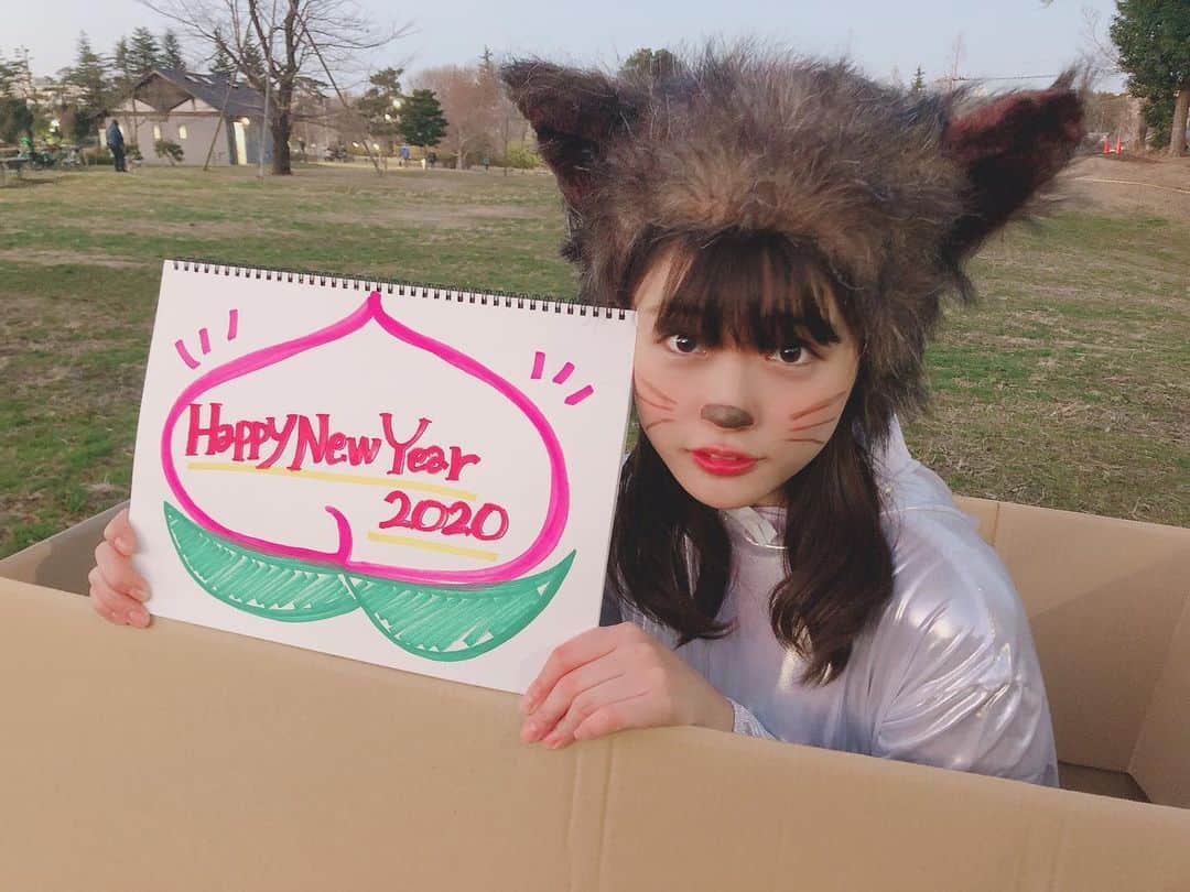 石田桃香さんのインスタグラム写真 - (石田桃香Instagram)「あけましておめでとうございます🌅 2020年楽しくて最高な年になる気しかしないなあー！ 一応子年ってことでネズミになってみました🐭 今年は私から目を離さないでください！」1月1日 8時56分 - isd_momoka