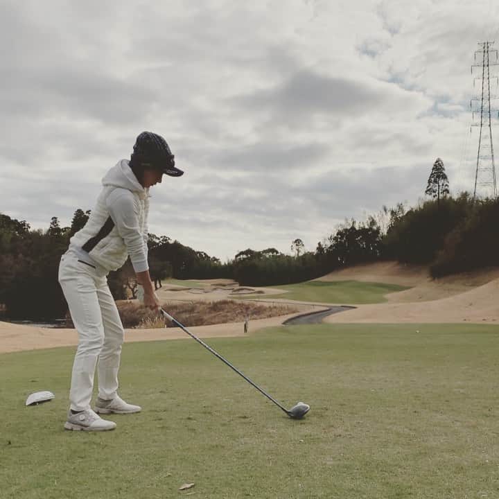 藤田美里のインスタグラム：「. . あけましておめでとうございます。 今年は元日から初打ちへ✌🏾  2020年は年女🐭🐭🐭  #golf #ゴルフ」