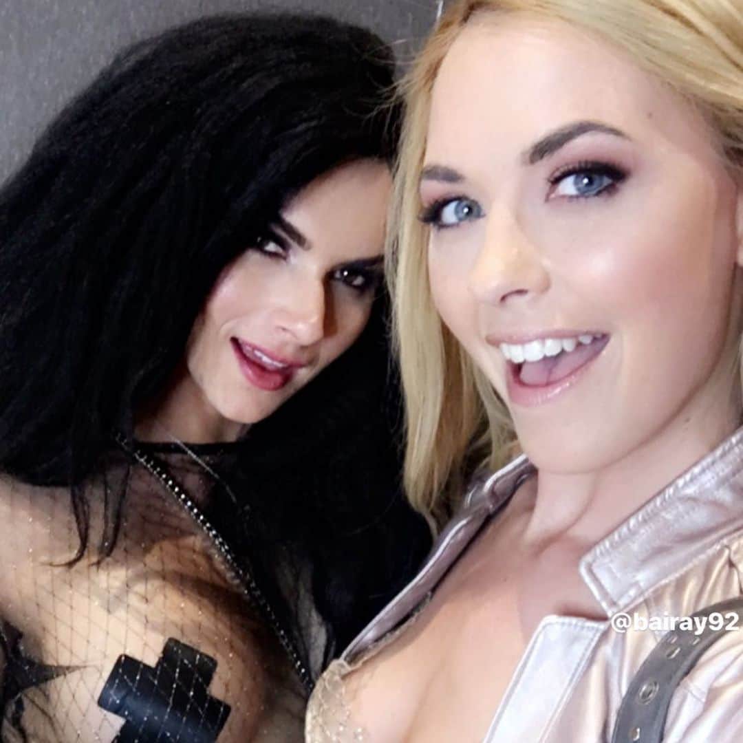 Bailey Rayneさんのインスタグラム写真 - (Bailey RayneInstagram)「2019 was such a crazy year and I can’t believe it’s coming to a close. From co-hosting the AVN Awards with Romi to getting a toy of myself made by Doc Johnson.. then I was on the cover of Hustler Magazine and moved into my first house. I finally saw Wicked with Holly after being totally obsessed with it since high school. SO much happened so it’s no surprise the year was a crazy, wonderful blur. Can’t wait to see what 2020 brings! Thank you to everyone who made this year amazing! Happy New Year! Stay safe tonight 🎉❤️🥂 #topnine2019 #happynewyear」1月1日 9時13分 - bairay92
