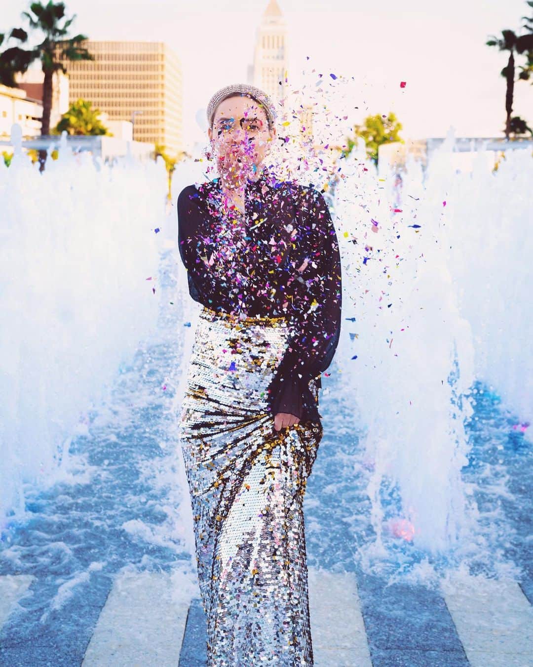 リズ・チェルカソワのインスタグラム：「Happy New Year’s Eve! Today is literally my favorite day of the year not only because 2019 is almost over and done with, but because today is the only day when my confetti fetish is not only tolerable but acceptable. I’m celebrating my NYE at the beach in Santa Barbara. What kind of trouble will you be getting into?」
