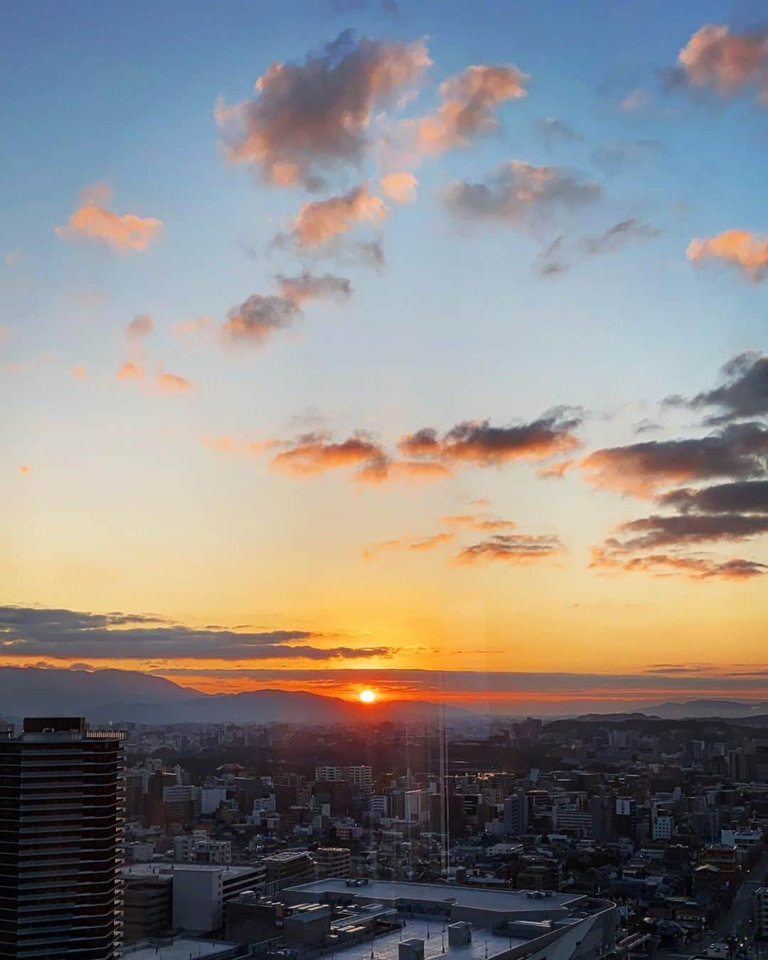 雅-MIYAVI-さんのインスタグラム写真 - (雅-MIYAVI-Instagram)「Happy New Year #2020!!!!!! 新年快乐🌅あけましておめでとうございます！！！！今年も皆さんにとって実りの多い年になりますように！！🙏🏻🙏🏻😃💯 2020.01.01.  元旦 博多にて」1月1日 9時36分 - miyavi_ishihara