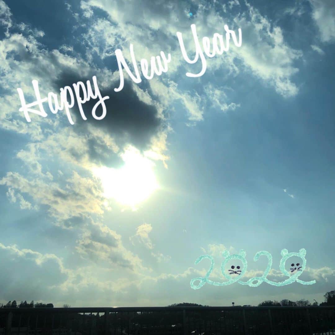 高見侑里さんのインスタグラム写真 - (高見侑里Instagram)「◡̈♥︎﻿ 明けましておめでとうございます🎍✧﻿ ﻿ 本年もどうぞよろしくお願い致します♡﻿ ﻿ #2020」1月1日 9時43分 - yuri_takami_official