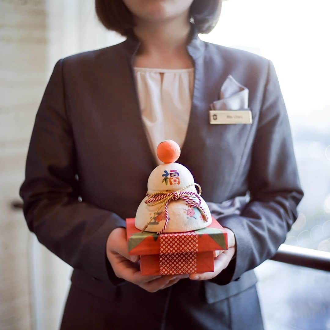 Shangri-La Hotel, Tokyoさんのインスタグラム写真 - (Shangri-La Hotel, TokyoInstagram)「⁣明けましておめでとうございます。2020年の東京は楽しいイベントで盛り上がる年になりそうですね。皆さまのご健康とご多幸を心よりお祈り申し上げます。本年もどうぞよろしくお願いいたします。⠀ ⁣⁣Happy New Year! Wishing you all a healthy and happy 2020, which looks to be a very eventful year here in Tokyo.⠀ ⁣⠀ ⁣⁣#シャングリラ東京 #東京 #銀座 #丸の内 #東京ホテル #ラグジュアリーホテル #令和二年 #お正月 #shangrila #shangrilatokyo #Tokyo #Marunouchi #Ginza #LuxuryHotel #TokyoHotel #2020 #Reiwa #happynewyear2020⠀」1月1日 10時00分 - shangrila_tokyo