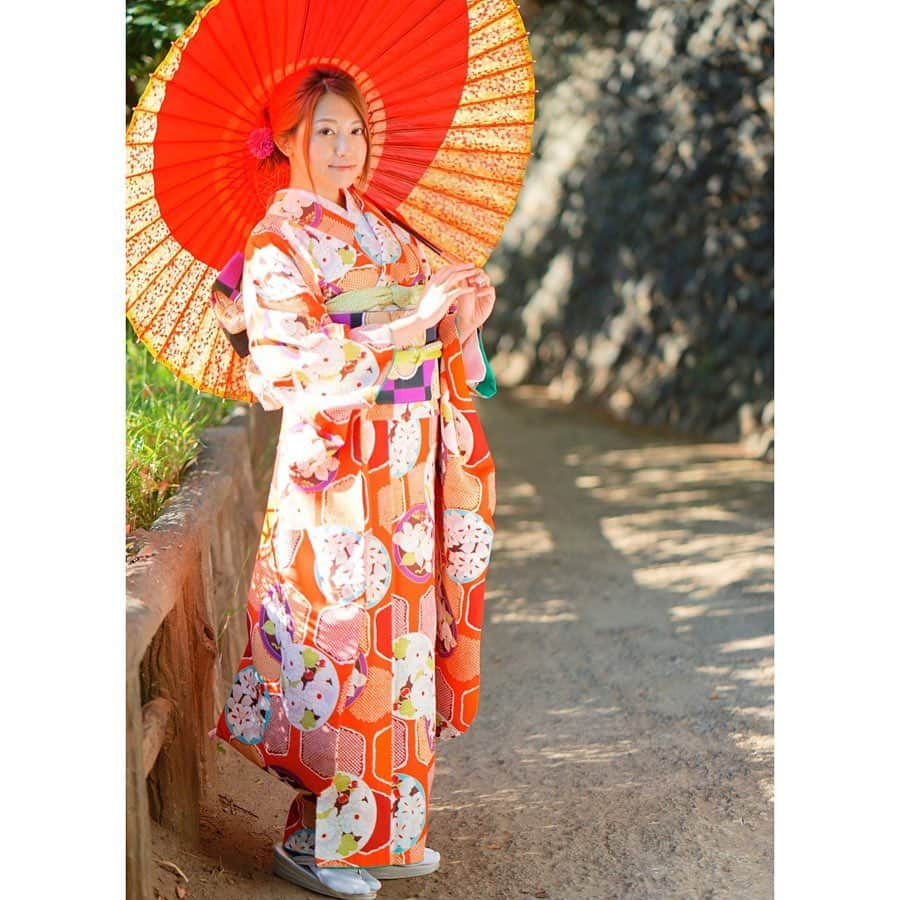 市原彩花さんのインスタグラム写真 - (市原彩花Instagram)「明けましておめでとうございます🌅 今年も旅人あーちゃんをよろしくお願いします✈️✨ . 私は今日からワイナリー巡り🍷 飲むぞ〜🍷💕 #お正月#晴れ着#着物#kimono#和服#기모노#japan#japanesegirl#市原彩花」1月1日 9時52分 - ayaka_ichihara