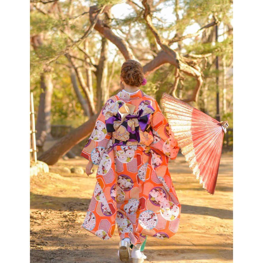 市原彩花さんのインスタグラム写真 - (市原彩花Instagram)「明けましておめでとうございます🌅 今年も旅人あーちゃんをよろしくお願いします✈️✨ . 私は今日からワイナリー巡り🍷 飲むぞ〜🍷💕 #お正月#晴れ着#着物#kimono#和服#기모노#japan#japanesegirl#市原彩花」1月1日 9時52分 - ayaka_ichihara
