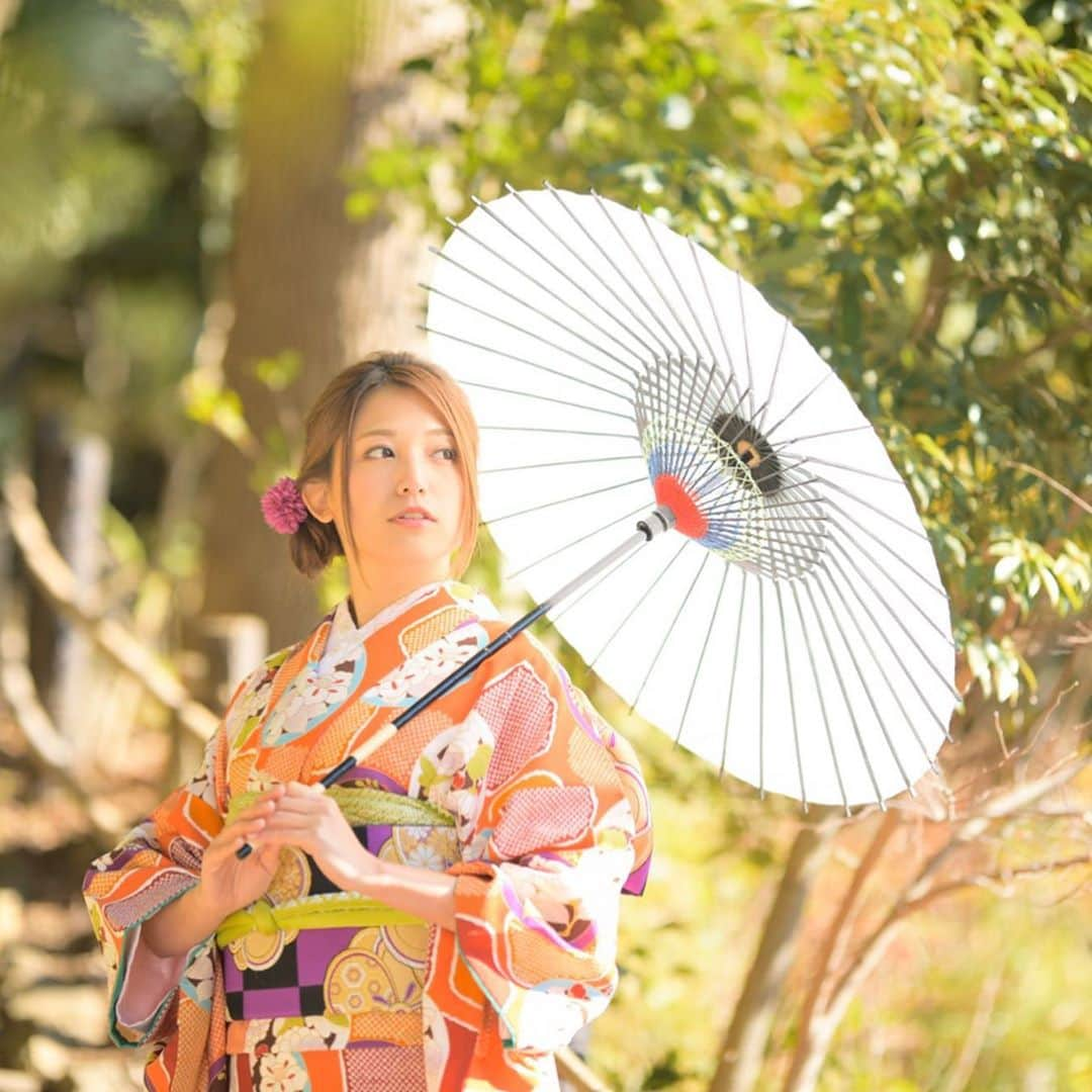 市原彩花さんのインスタグラム写真 - (市原彩花Instagram)「明けましておめでとうございます🌅 今年も旅人あーちゃんをよろしくお願いします✈️✨ . 私は今日からワイナリー巡り🍷 飲むぞ〜🍷💕 #お正月#晴れ着#着物#kimono#和服#기모노#japan#japanesegirl#市原彩花」1月1日 9時52分 - ayaka_ichihara