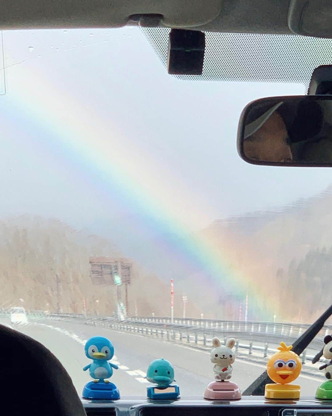 JiweiJWさんのインスタグラム写真 - (JiweiJWInstagram)「The last day of 2019 .We are so lucky to see the rainbow and snow! Wish you all happy new year 🎈 #new #year」1月1日 9時57分 - jiweijw