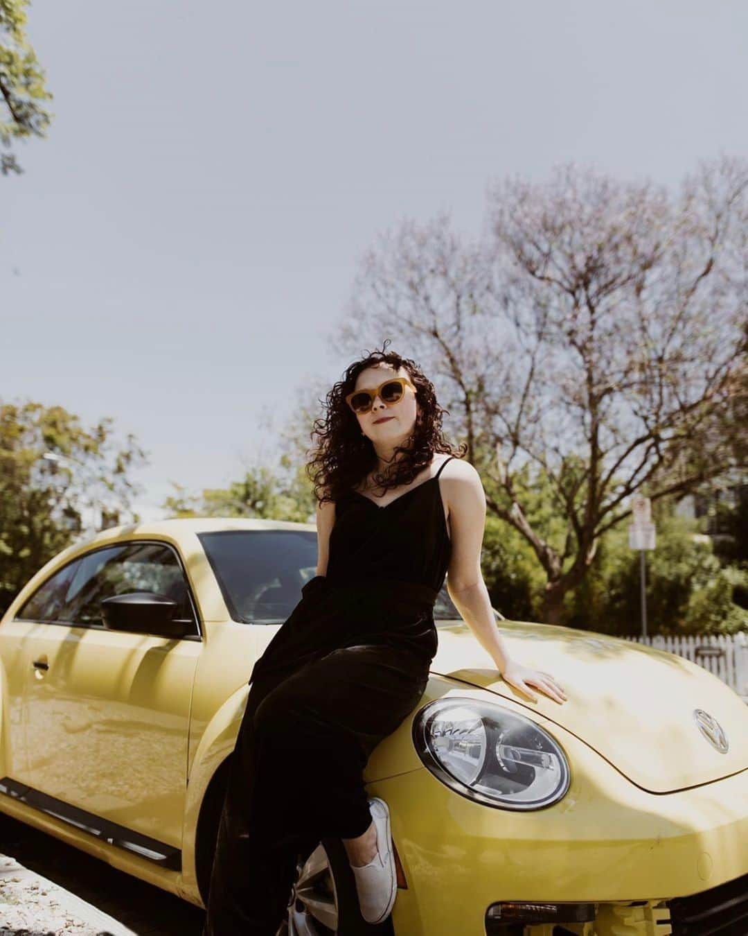 Volkswagen USAさんのインスタグラム写真 - (Volkswagen USAInstagram)「Some things are just timeless, like black velvet jumpsuits, @vw Beetles, and me! ✨ - @pollyjean37⠀⠀⠀⠀⠀⠀⠀⠀⠀ ⠀⠀⠀⠀⠀⠀⠀⠀⠀ The end of the decade marks the end of an era. We're saying goodbye to the Beetle with the help of VW fans across the country. (9/12) #TheLastMile」1月1日 10時00分 - vw