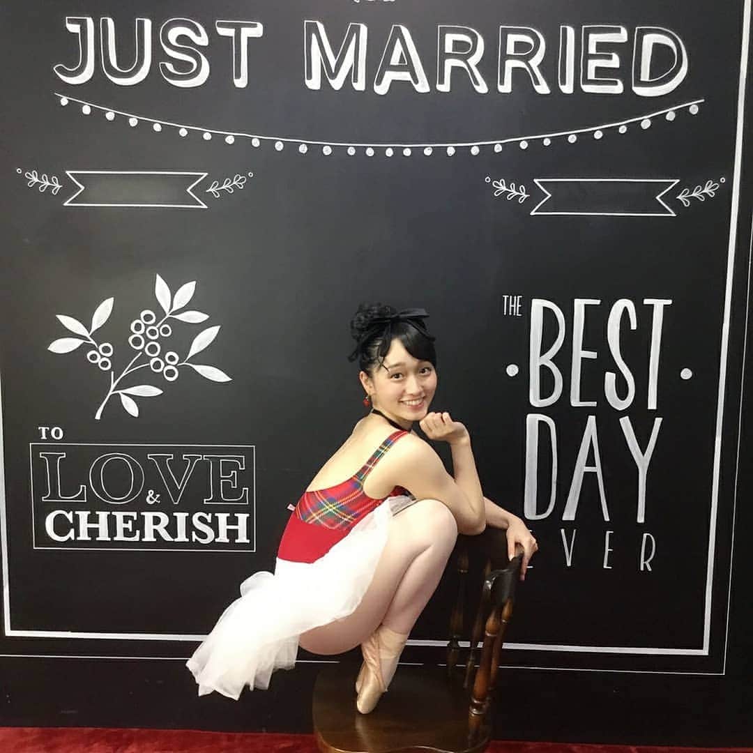 のインスタグラム：「おもしろ荘みてくれた方ありがとうございます💗実は、ほぼアドリブ対応でした😂  私のガチバレエネタが気になる人は 只今、TVerとMBS動画イズムで配信中のオールザッツ漫才で見れます💃  ネタ以外は私のYouTubeへ❤  #バレエ大好き #吉本新喜劇#新喜劇 #よしもと新喜劇 #松浦景子#松浦景子バレエ #pointshoes#balletshoes #バレリーナ#バレエ#バレエダンサー#女芸人#芸人#お笑い芸人 #バレエ芸人#バレリーナ芸人 #オールザッツ漫才#おもしろ荘#ぐるナイ#ぐるぐるナインティナイン #balletpost#balletgirl#ballet_instagram#balletgram#balletlover」
