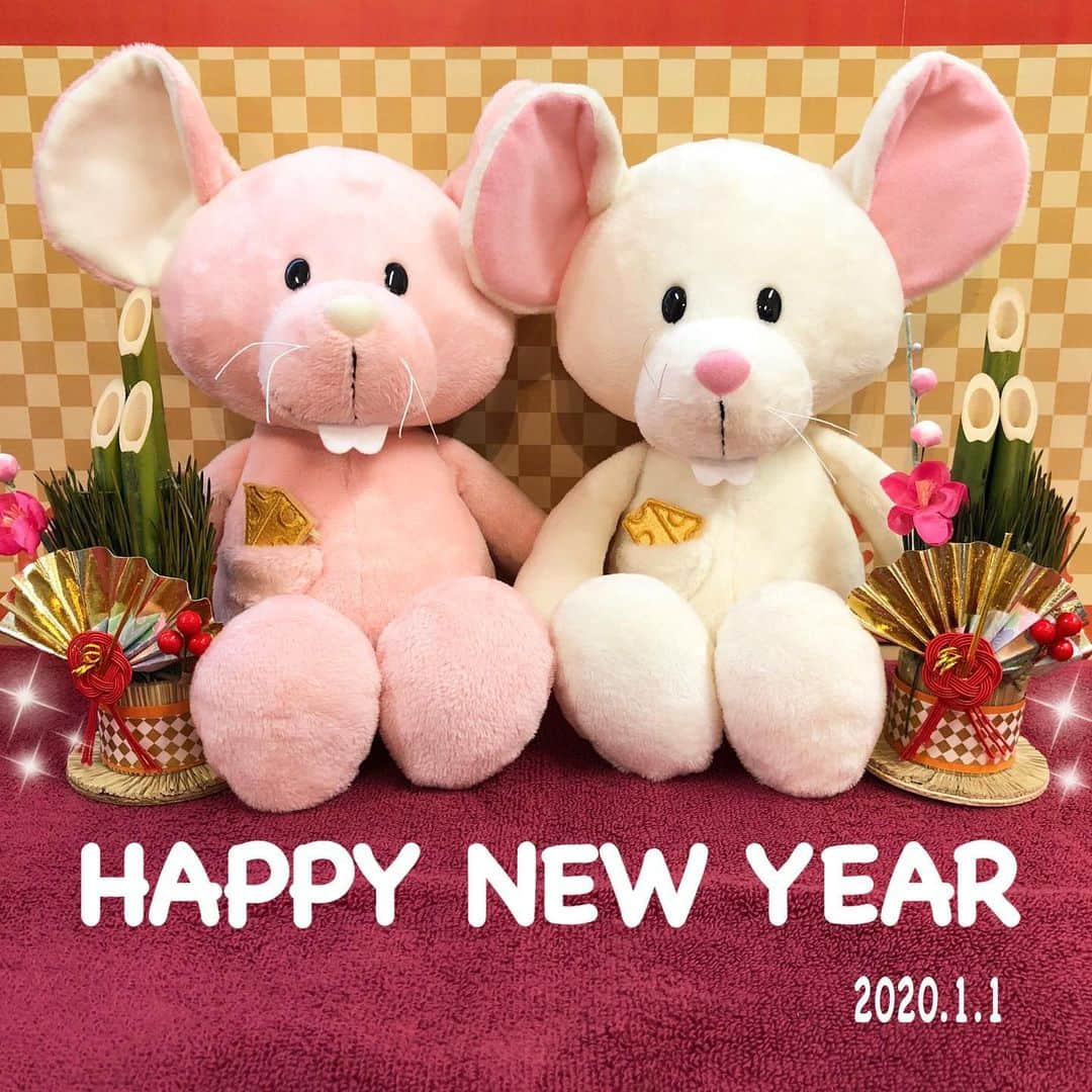 NICI JAPANさんのインスタグラム写真 - (NICI JAPANInstagram)「HAPPY NEW YEAR⭐️ * 新年明けましておめでとうございます❗️ * ２０２０年、NICI‘sの皆さんが笑顔になれる商品をお届けできるよう、スタッフ一同努力して参ります。 * 皆さんにとって素敵な1年となりますように。 * NICIブランドをこれからもどうぞよろしくお願い申し上げます。 * * #NICI #ニキ #ドイツ #ぬいぐるみ #元旦 #新年 #令和2年 #2020年 #子年 #ネズミ」1月1日 10時12分 - nici_japan