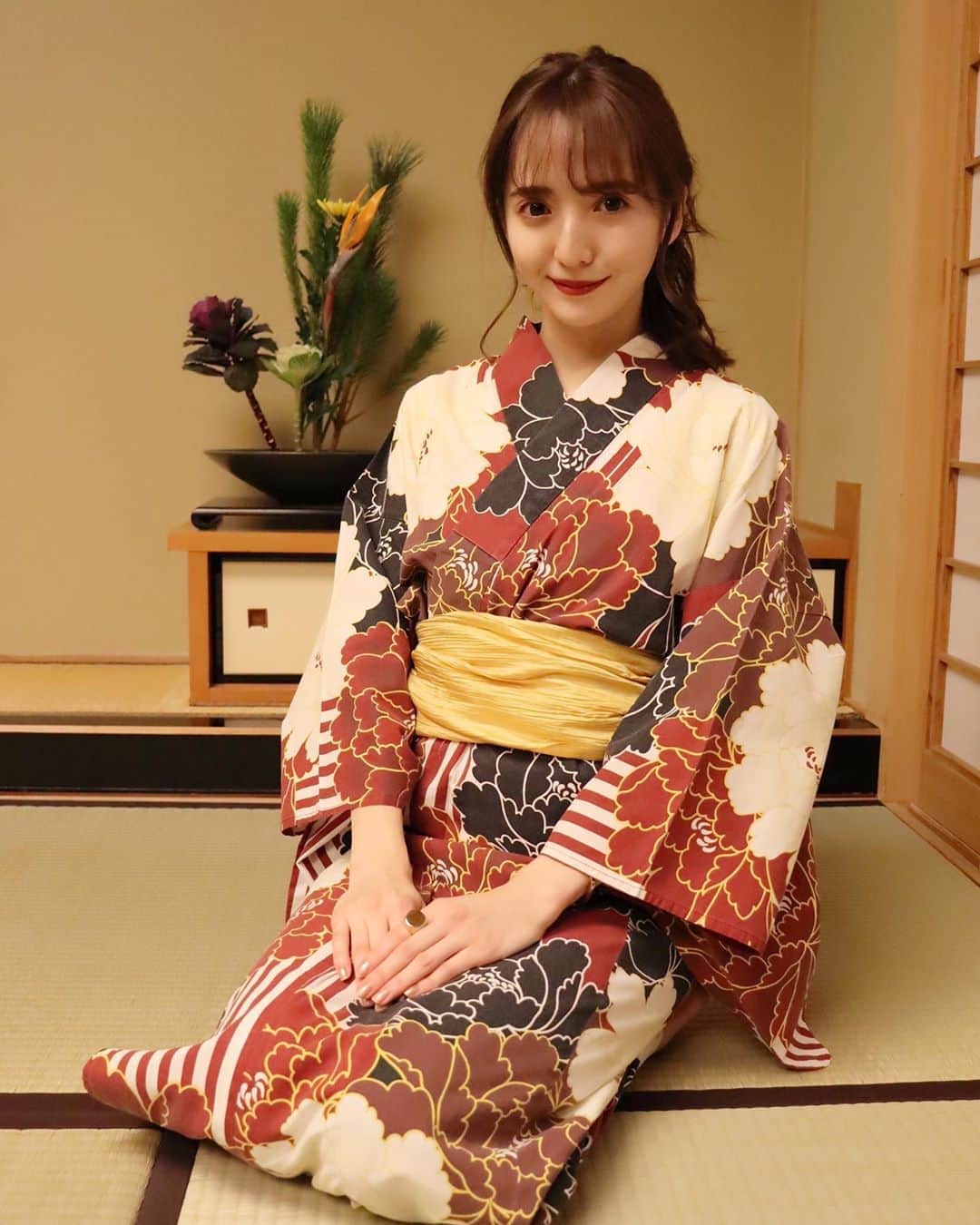 平木愛美のインスタグラム：「２０２０年🎍🔴⚪️ 明けましておめでとうございます  今年も宜しくお願いいたします。  みなさんにとって愛溢れる一年になりますように。  #happynewyear #新年快乐 #子 #🐭」