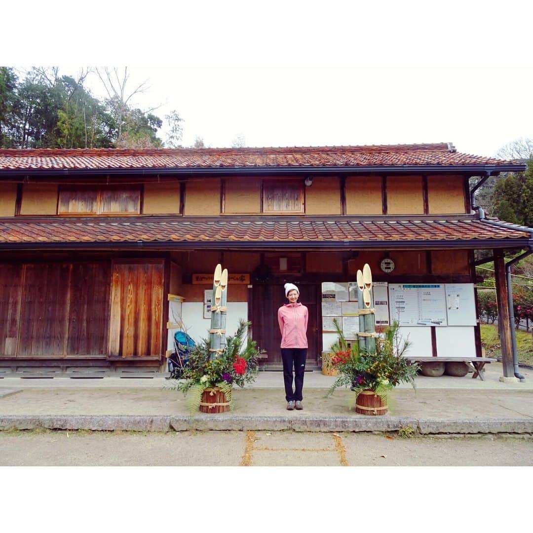 イレーネのインスタグラム：「2020  あけまして おめでとうございます🎍  今年もどうぞ よろしくお願いします🤲  なんか色々書こうと思ったけど、例の如く普段通りが合っております🎄  今年はまた沢山お仕事もできたら良いな！」