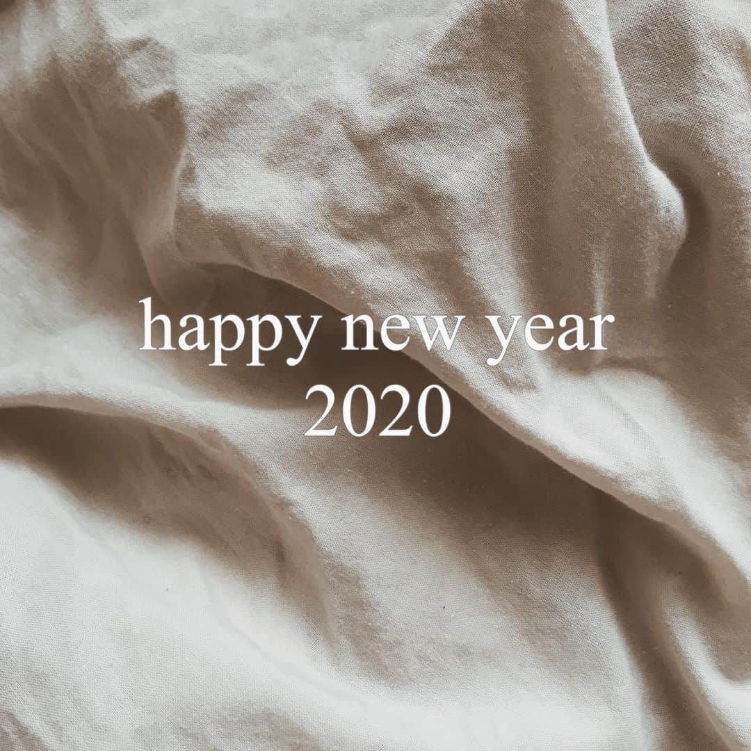 二瀬里子のインスタグラム：「明けましておめでとうございます㊗️🎍🎌 昨年はお世話になりました。 2020年もよろしくお願いします♡ 今年はいよいよオリンピックイヤー🌈 東京🗼でのオリンピック楽しみだなー♡ #2020 #新年 #明けましておめでとうございます」
