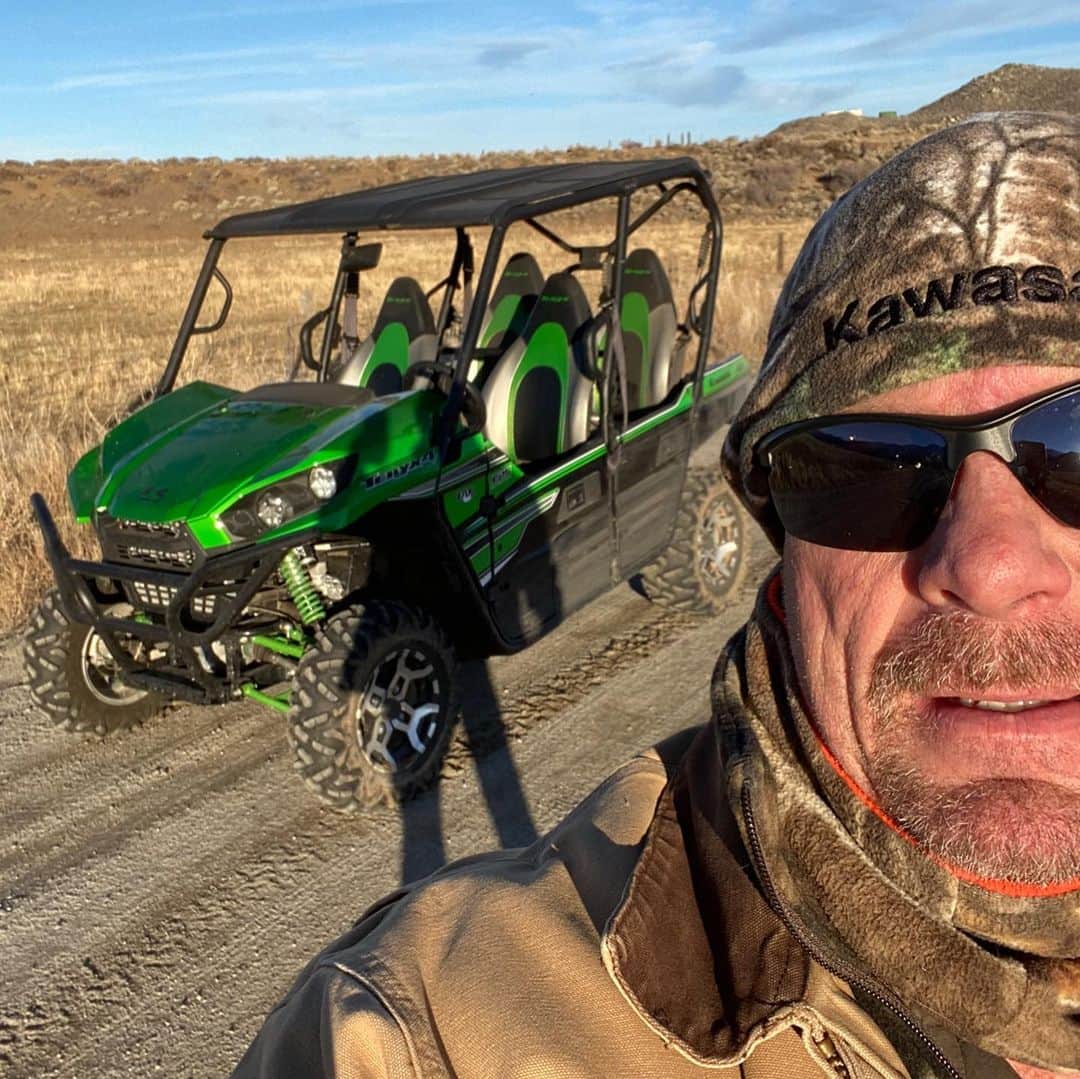 ストーン・コールド・スティーブ・オースチンのインスタグラム：「Great day in Nevada. Enjoying my last ride of 2019 in my @kawasakiusa Teryx.  First ride of 2020 starts tomorrow.  #hellyeah #4x4」
