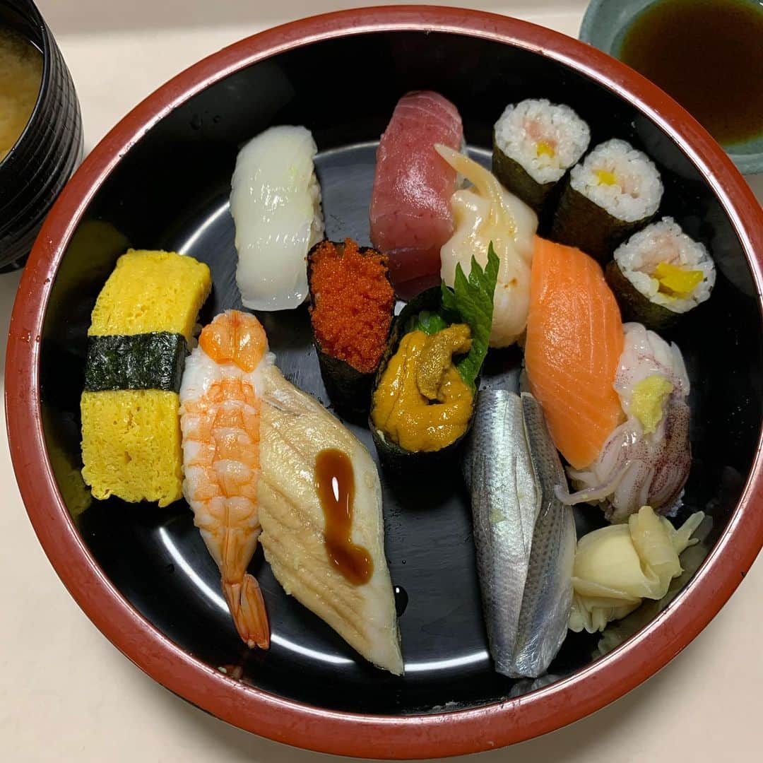 HONOKAのインスタグラム：「.〻  新年明けましておめでとうございます！ 今年も宜しくお願いします🍣  キープオンマイペース」