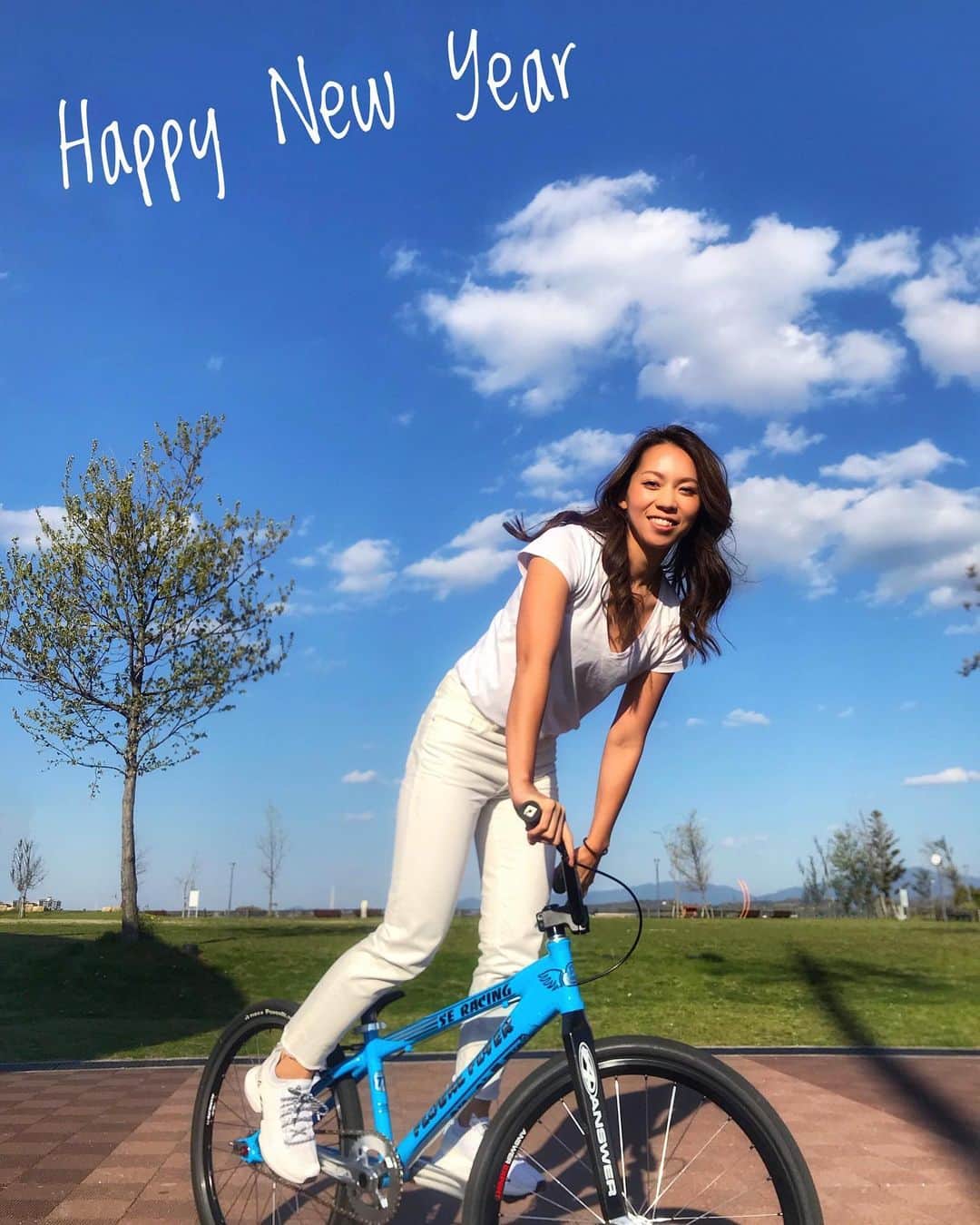 飯端美樹のインスタグラム：「2020🎉 皆様あけましておめでとうございます🎍 今年は私にとって変化のある重要な年になると思うので、今まで以上に目標に対し貪欲に取り組んでいきます。 2020年も変わらず"自分らしく"をモットーに突っ走って行きますので、応援よろしくお願い致します🙇🏽‍♀️ #happynewyear」