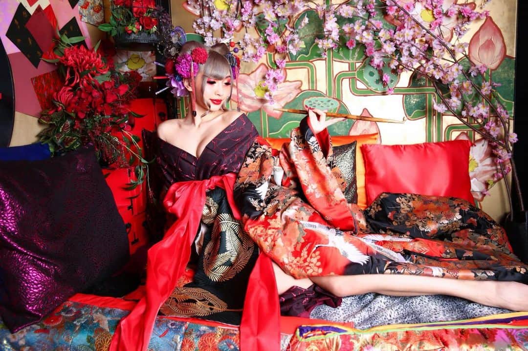 KAZUKIさんのインスタグラム写真 - (KAZUKIInstagram)「新年明けましておめでとうございます🎍✨ 2020年、今年も何卒よろしくお願い致します❤️ ＊ Kazuki」1月1日 10時49分 - kazuki_burlesque