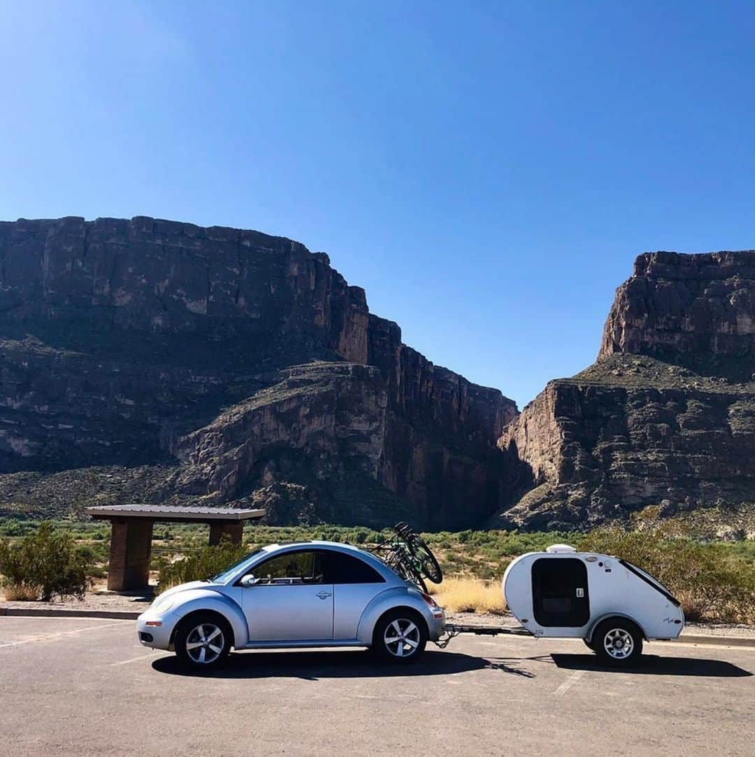 Volkswagen USAさんのインスタグラム写真 - (Volkswagen USAInstagram)「It’s #thelastmile for the production of the VW Beetle but our journey with the beetle is just beginning. - @travelswithyoyoandezzie⠀⠀⠀⠀⠀⠀⠀⠀⠀ ⠀⠀⠀⠀⠀⠀⠀⠀⠀ The end of the decade marks the end of an era. We're saying goodbye to the Beetle with the help of VW fans across the country. (10/12) #TheLastMile」1月1日 11時00分 - vw