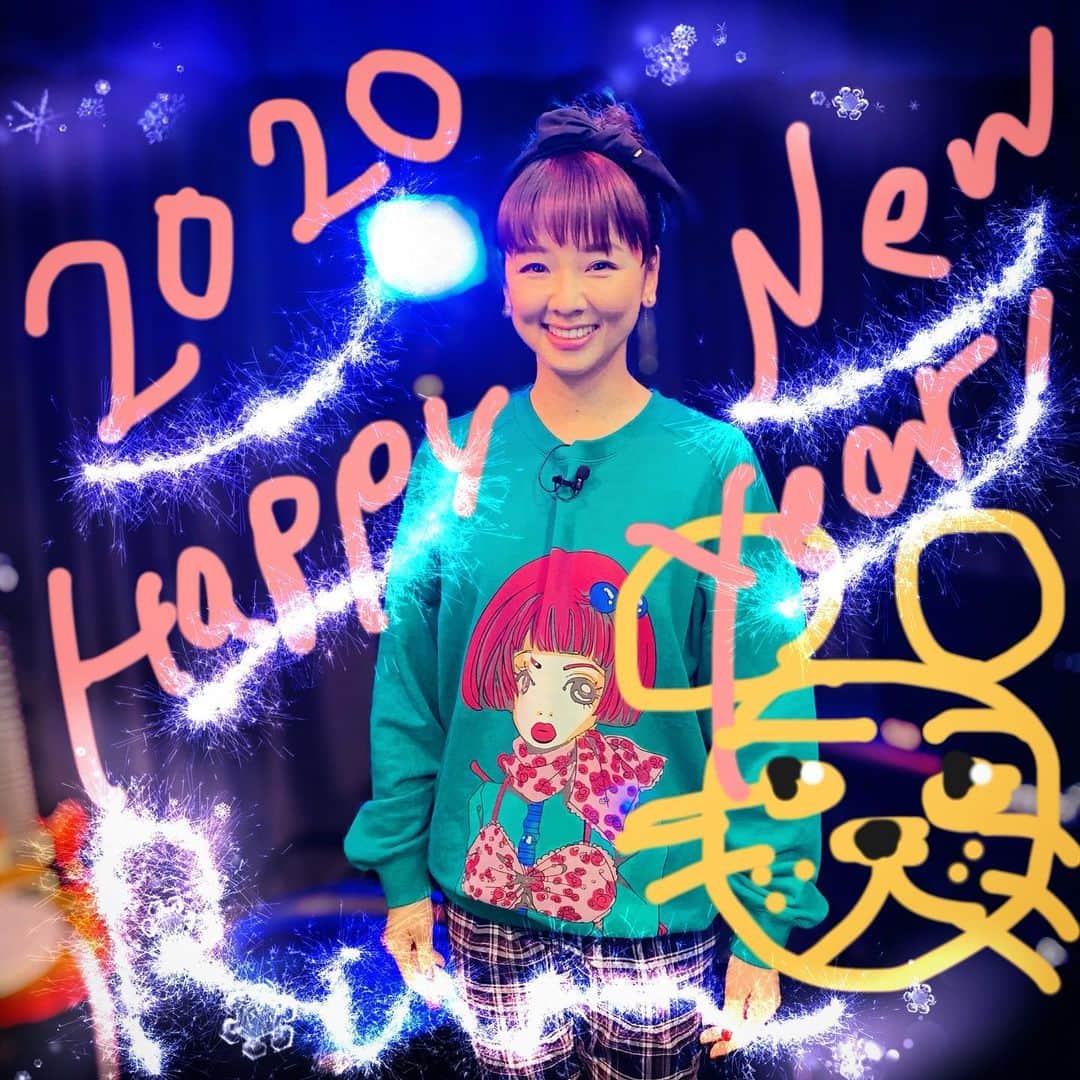 宍戸留美のインスタグラム：「#令和二年 #2020 #元旦 #ねずみ #ご近所物語 #矢沢あい #juetie #ジュエティ #コラボ #トレーナー #カチューシャ #手描き #よろしくお願いします  #デビュー30周年」