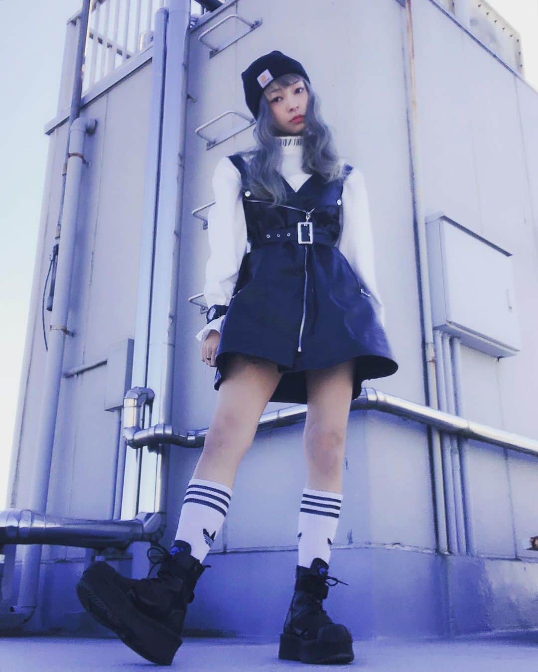 ジェニーのインスタグラム：「新年明けましておめでとうございます。  今年も色んな洋服を堪能することを誓います。嗚呼服好き  #2020もよろしく #文章は苦手なのです #多く語らず #マジで服好き」