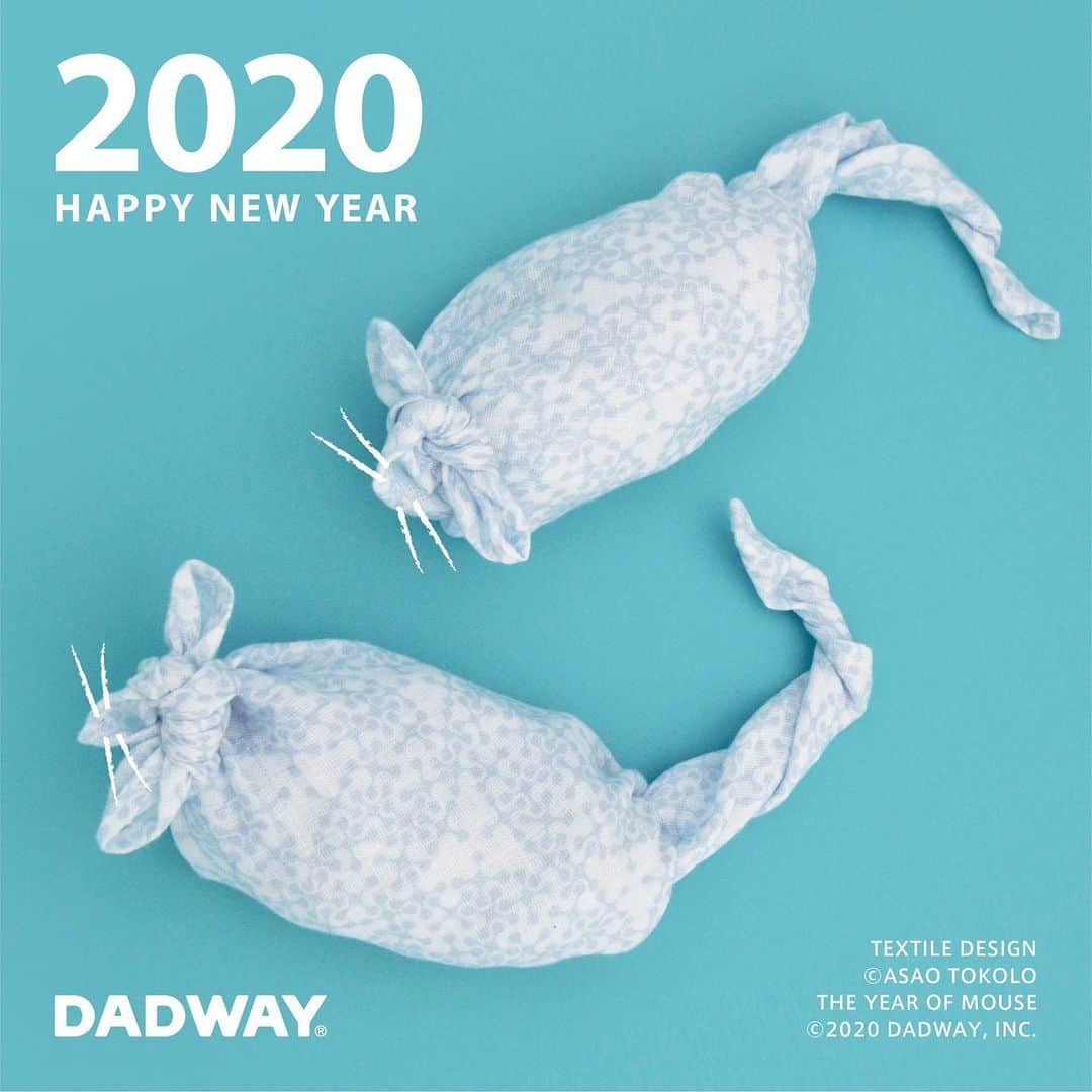 DADWAYさんのインスタグラム写真 - (DADWAYInstagram)「あけましておめでとうございます！ . D BY DADWAYから紫陽花をモチーフとした新しいテキスタイルが誕生。 東京2020大会のエンブレムも手掛けた美術家の野老朝雄氏によるデザインです。 . 今年もよろしくお願いします！」1月1日 11時18分 - dadway