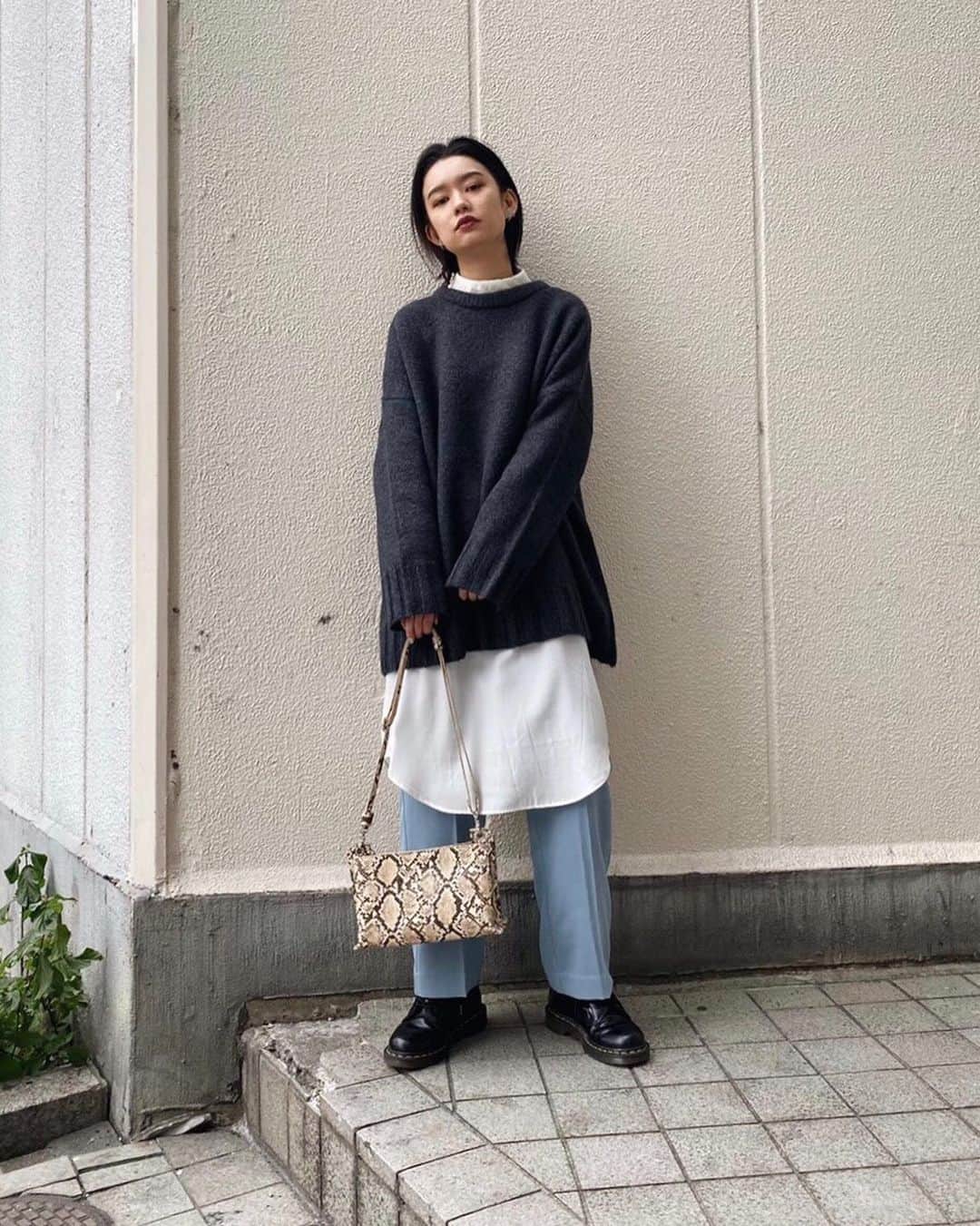 MOUSSY SNAPさんのインスタグラム写真 - (MOUSSY SNAPInstagram)「#MOUSSYSNAP @mona0225_ 162cm ㅤㅤㅤㅤㅤㅤㅤㅤㅤㅤㅤㅤㅤ ROLL COLLAR SHIRT(010CAF30-7060) LOOSE SILHOUETTE KNIT TOP(010CAW70-6620) FRONT TUCK PANTS(010CAB30-7590) 3LAYER SHOULDER BAG(010CAT51-6010) ㅤㅤㅤㅤㅤㅤㅤㅤㅤㅤㅤㅤ #MOUSSY」1月1日 11時16分 - moussysnap