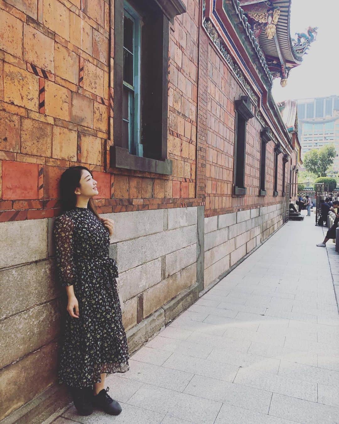 のインスタグラム：「あけましておめでとうございます✨  昨年は大変お世話になりました！  2020年、今日からまた一歩。  自分の選んだ道を進みます😌  いつも笑っていよう どんな時も笑顔を絶やさず 人様に幸せを渡せるような人でありたいから まずは自分が幸せでいよう  皆さま、本年もよろしくお願い致します😊」