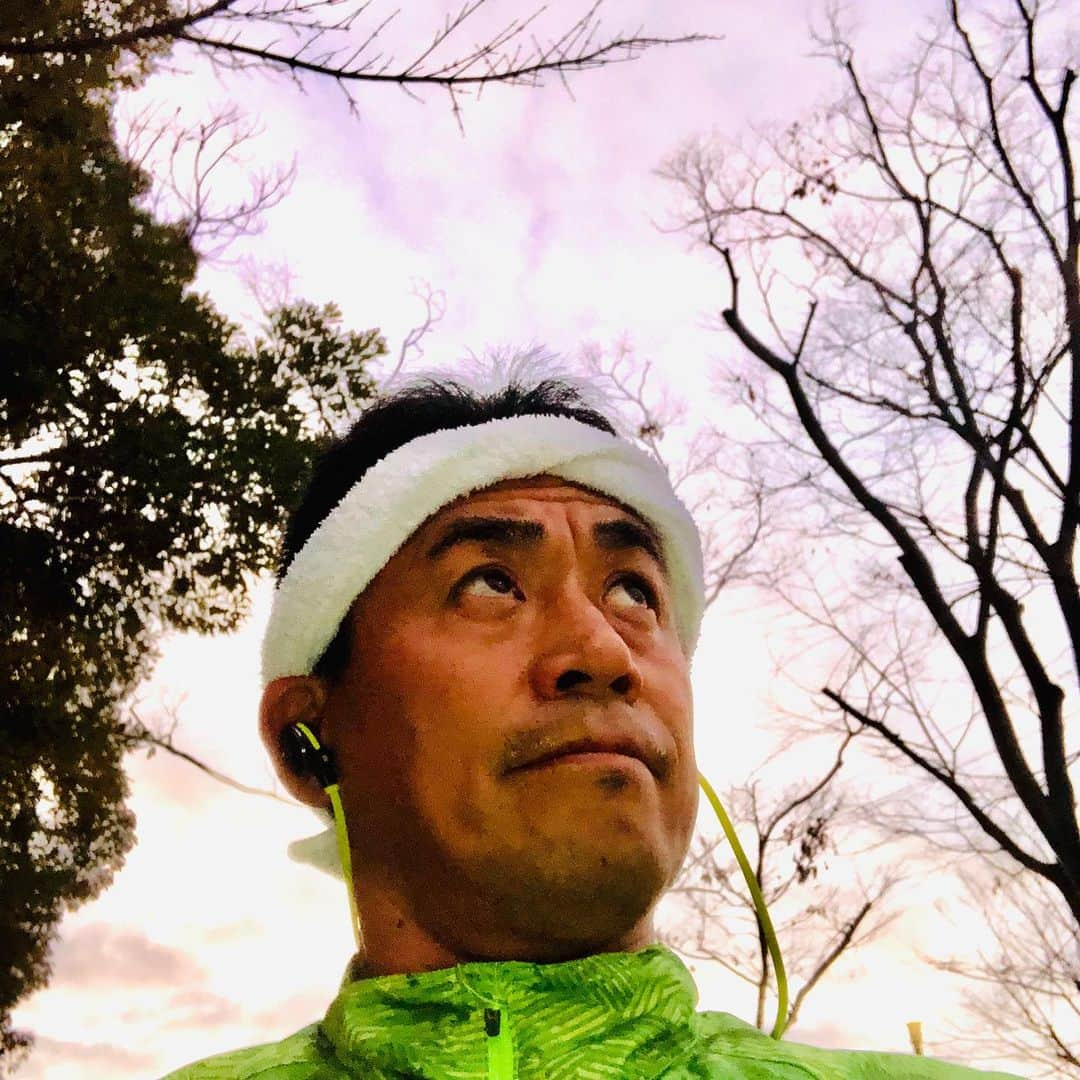 石田靖さんのインスタグラム写真 - (石田靖Instagram)「謹賀新年㊗️〜お正月初走り 2020年も『一期一笑』で宜しくお願いします🙏🙏🙏 これからOBCグッドアフタヌーン#ラジぐぅ生放送〜お時間ある方は是非ご拝聴下さい❗️ #謹賀新年 #明けましておめでとうございます  #初走り #OBCグッドアフタヌーン #ラジぐぅ #仕事始め #これから生放送 #一期一笑  #石田靖」1月1日 11時27分 - yasulog