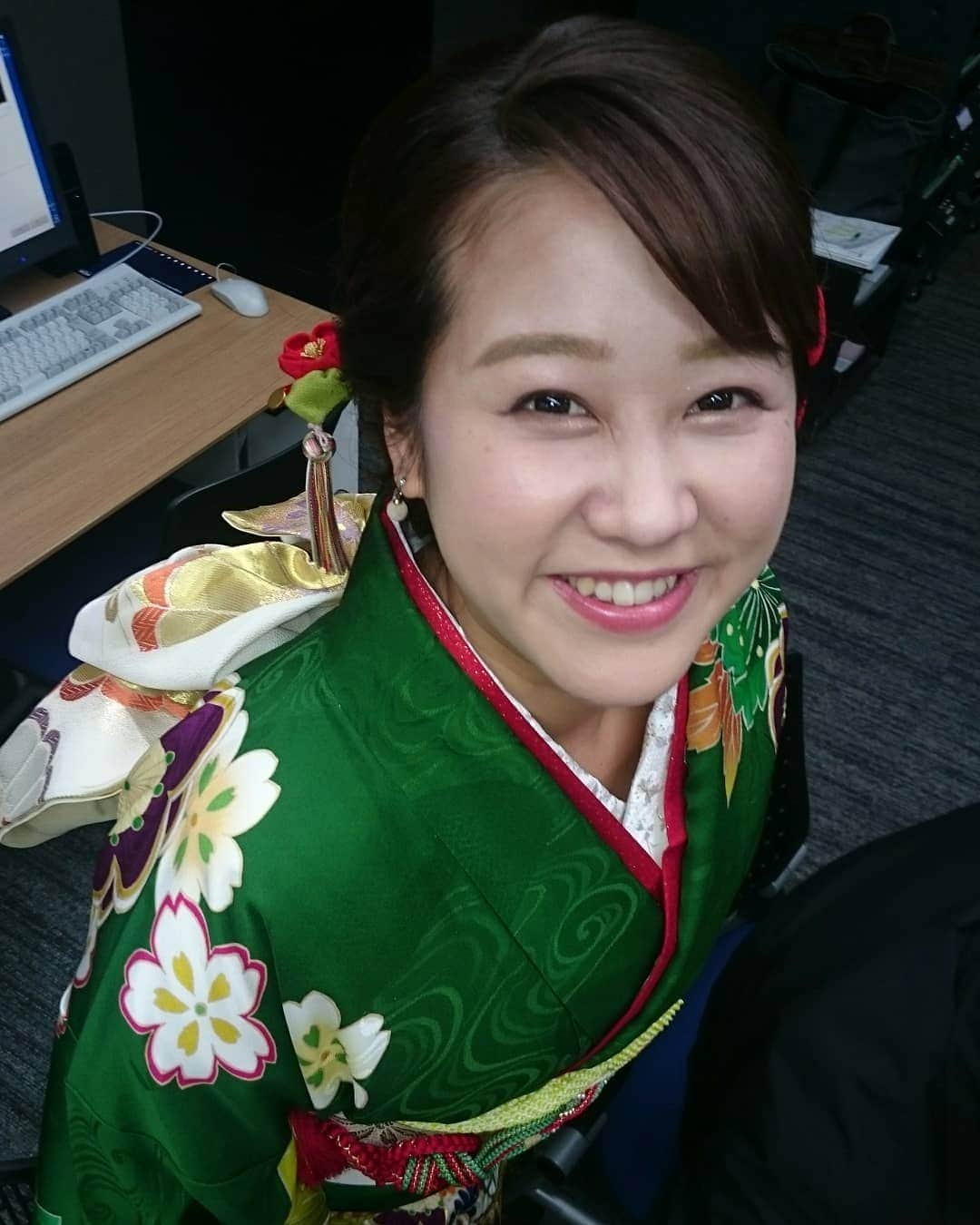 のインスタグラム：「皆さ～ん､今年も#金バク！新春ＳＰ放送です！ 本番まで後30分｡ 正午～2時間生放送です！ #イオンモール岡山 のどこかに出現しますよ～！ #8ch#OHK#岡山放送#遠藤章造#ブルゾンちえみ#トット#令和の大ブレイク芸人#矢野みなみ」