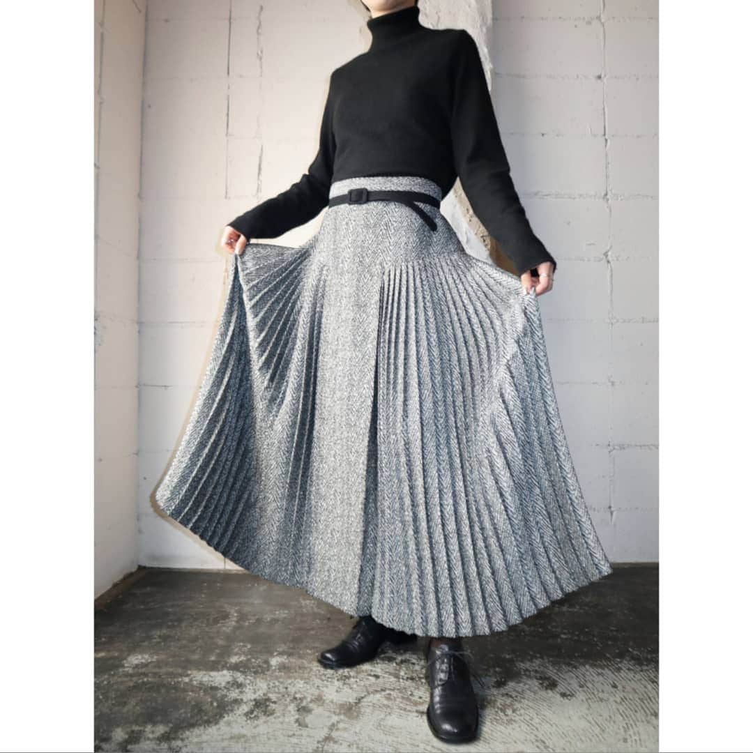 吉祥寺 古着屋 Orfeoのインスタグラム：「2020/1/3 NEW ARRIVAL  #orfeo #kichijoji #tokyo #vintage #used #fashion #coordinate #outfit  こちらの商品は1/3に店頭に並ぶ予定です。  コメント・DMでのお問い合わせ、お取り置き、通販は受け付けておりません  またメールでのお問い合わせもお返事が6日以降になることをご了承ください」