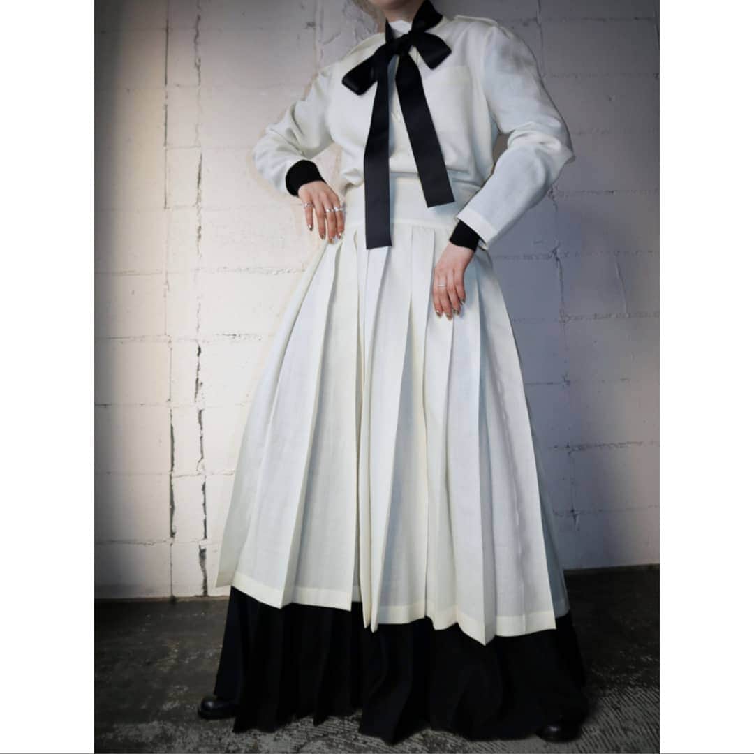 吉祥寺 古着屋 Orfeoのインスタグラム：「2020/1/3 NEW ARRIVAL  #orfeo #kichijoji #tokyo #vintage #used #fashion #coordinate #outfit  こちらの商品は1/3に店頭に並ぶ予定です。  コメント・DMでのお問い合わせ、お取り置き、通販は受け付けておりません  またメールでのお問い合わせもお返事が6日以降になることをご了承ください」