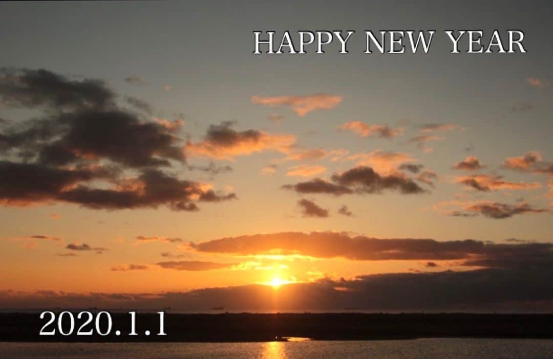 大宮里美のインスタグラム：「あけましておめでとうございます🎍 皆様にたくさんの幸せが訪れますように…。 今年もよろしくお願いします🙇‍♀️ #welcome2020」