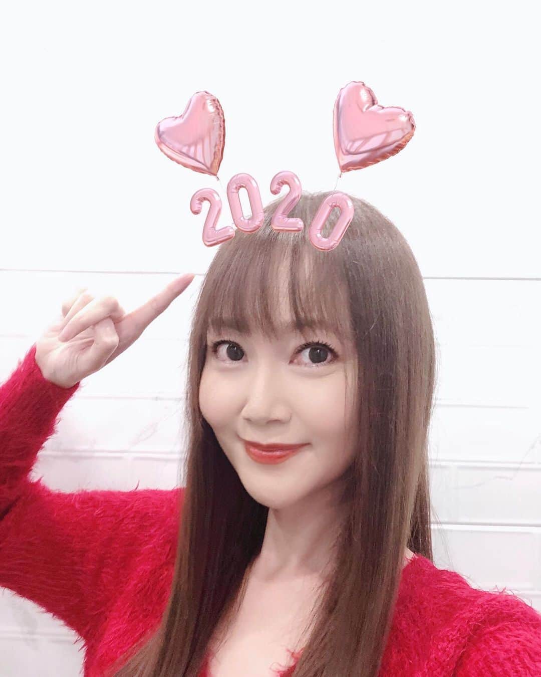 のインスタグラム：「. . 明けましておめでとうございます　. . A HAPPY NEW YEAR !! . . 새해 복 많이 받으세요 ^^ . . . #2020 #謹賀新年 #年賀 #元旦 #元日  #今年もよろしくお願いします #happynewyear #셀카 #소통 #맞팔」