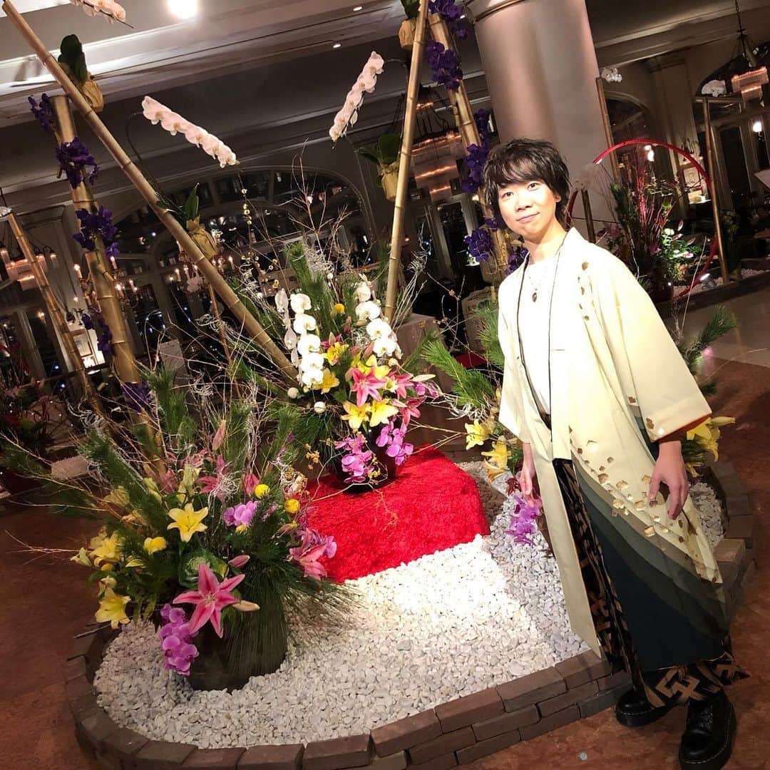 ハジ→さんのインスタグラム写真 - (ハジ→Instagram)「新年あけまして おめでとうございます🎍⛩﻿ ﻿ 2020年も一緒に。﻿ 良い年にいたしましょうです♪♪﻿ ﻿ 本年もハジ→を﻿ どうぞ、よろしくお願いいたします✨♪♪♪♪﻿ ﻿ #ハジー #ハジ #hazzie #元旦 #ハウステンボス #新年のご挨拶 #袴 #和服 #お正月」1月1日 12時01分 - hazzie840